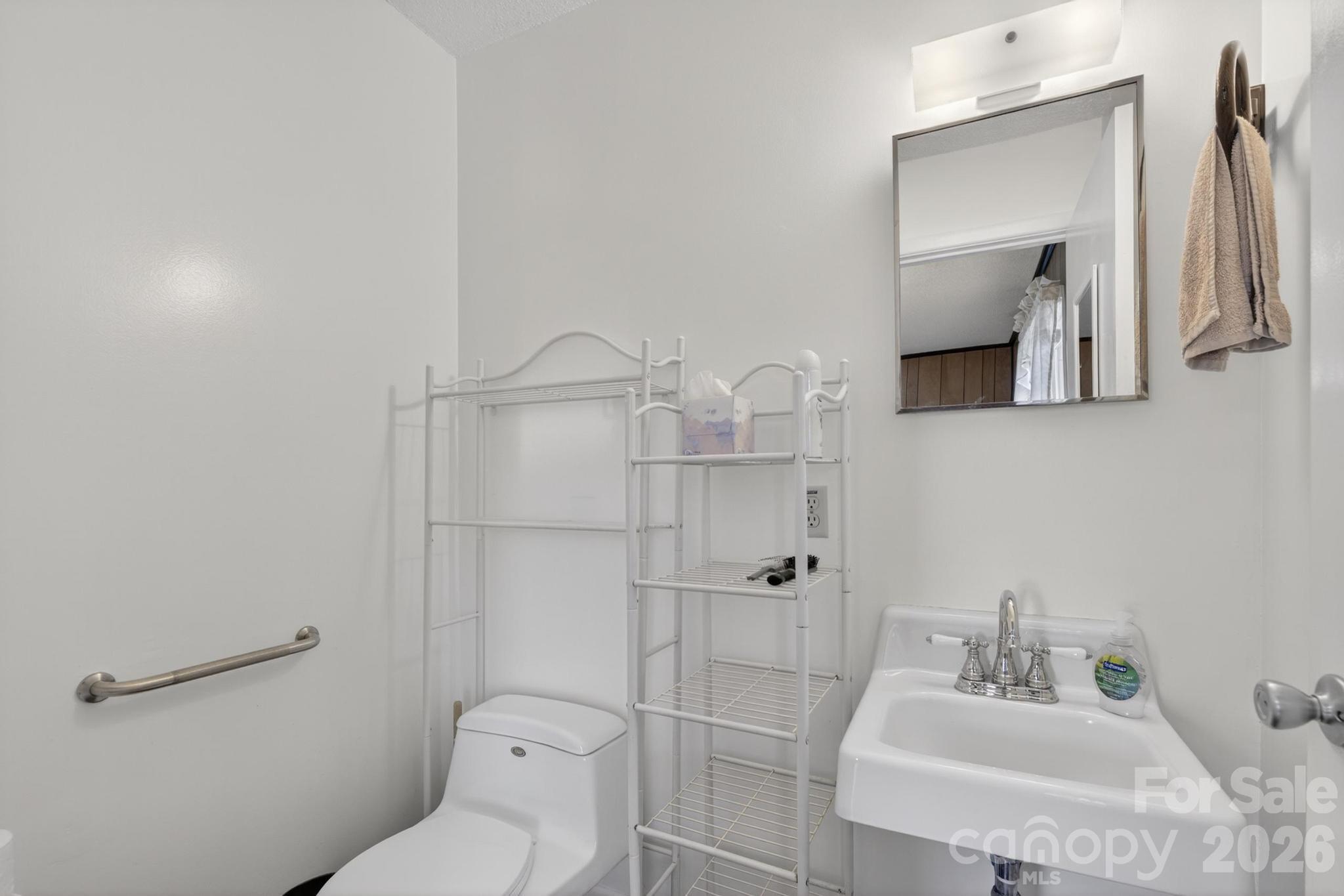2104 Lamesa Court — Lenoir