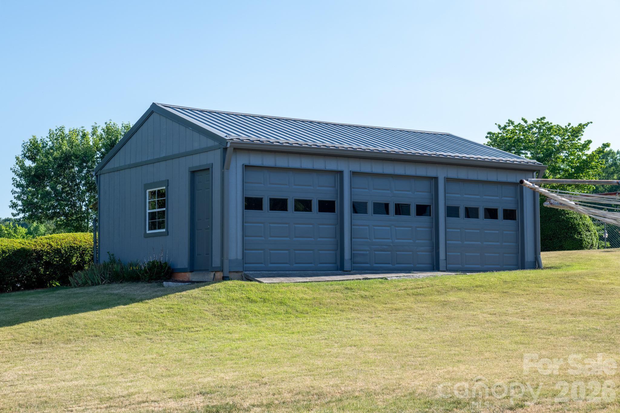 2104 Lamesa Court — Lenoir