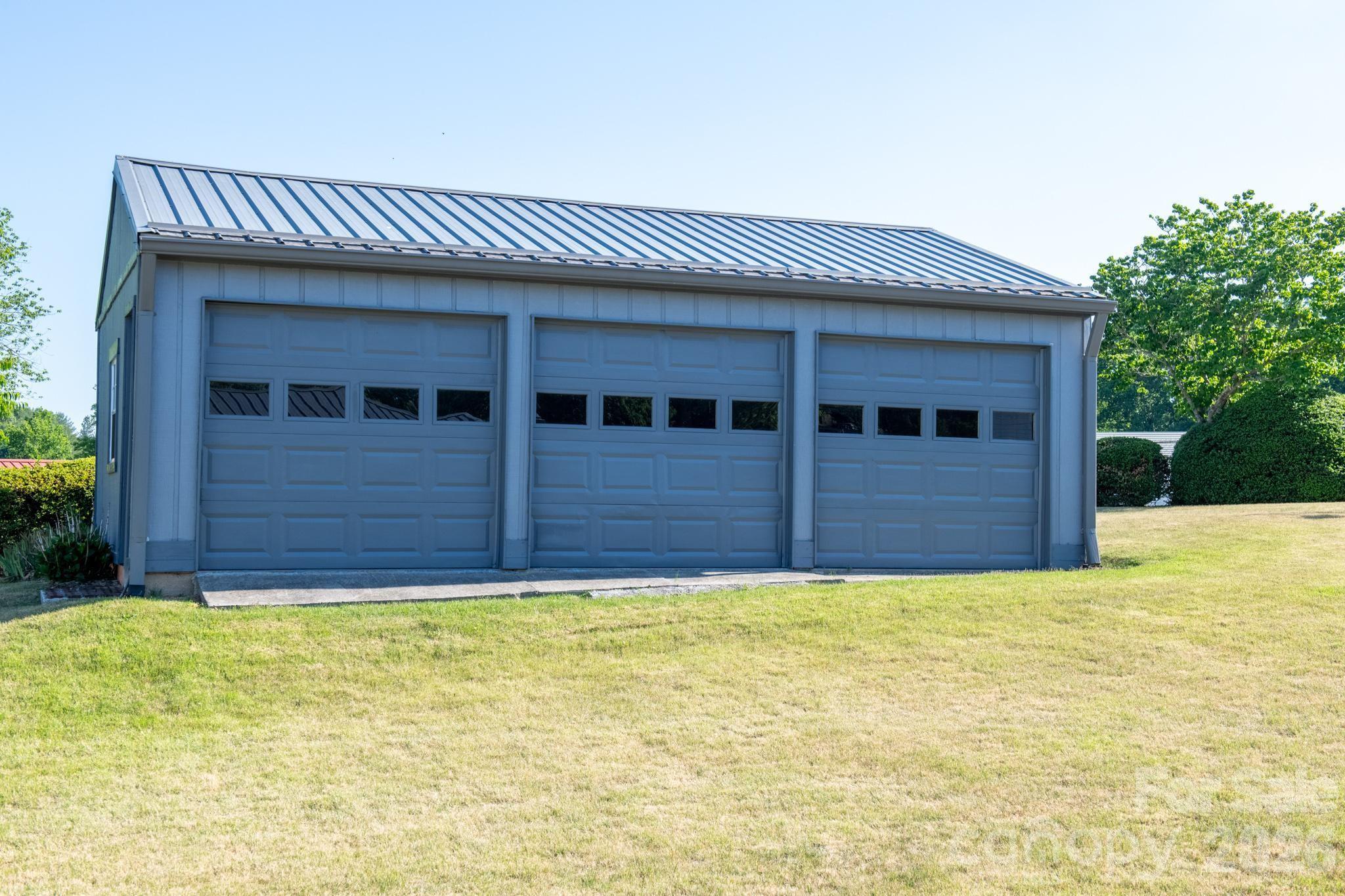 2104 Lamesa Court — Lenoir