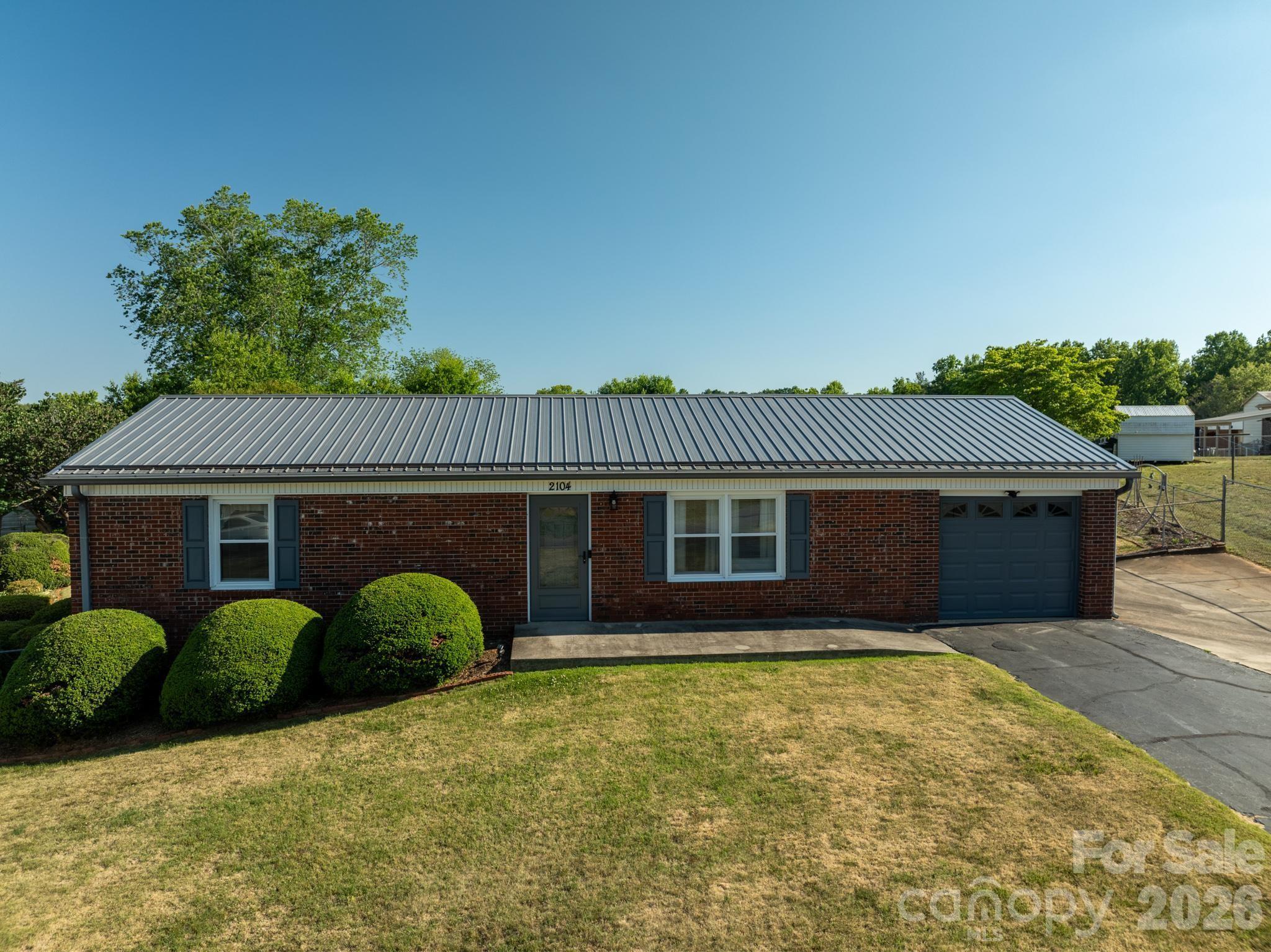 2104 Lamesa Court — Lenoir