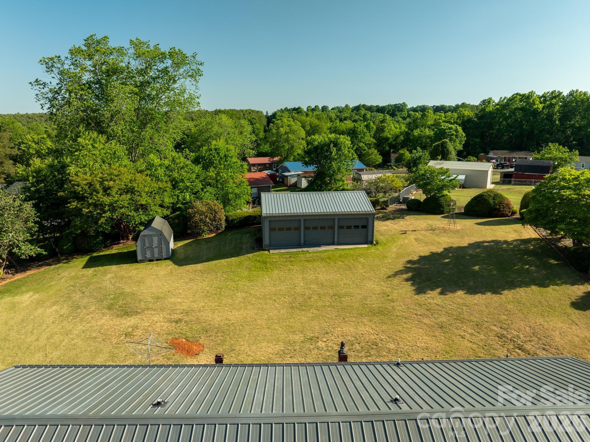 2104 Lamesa Court — Lenoir