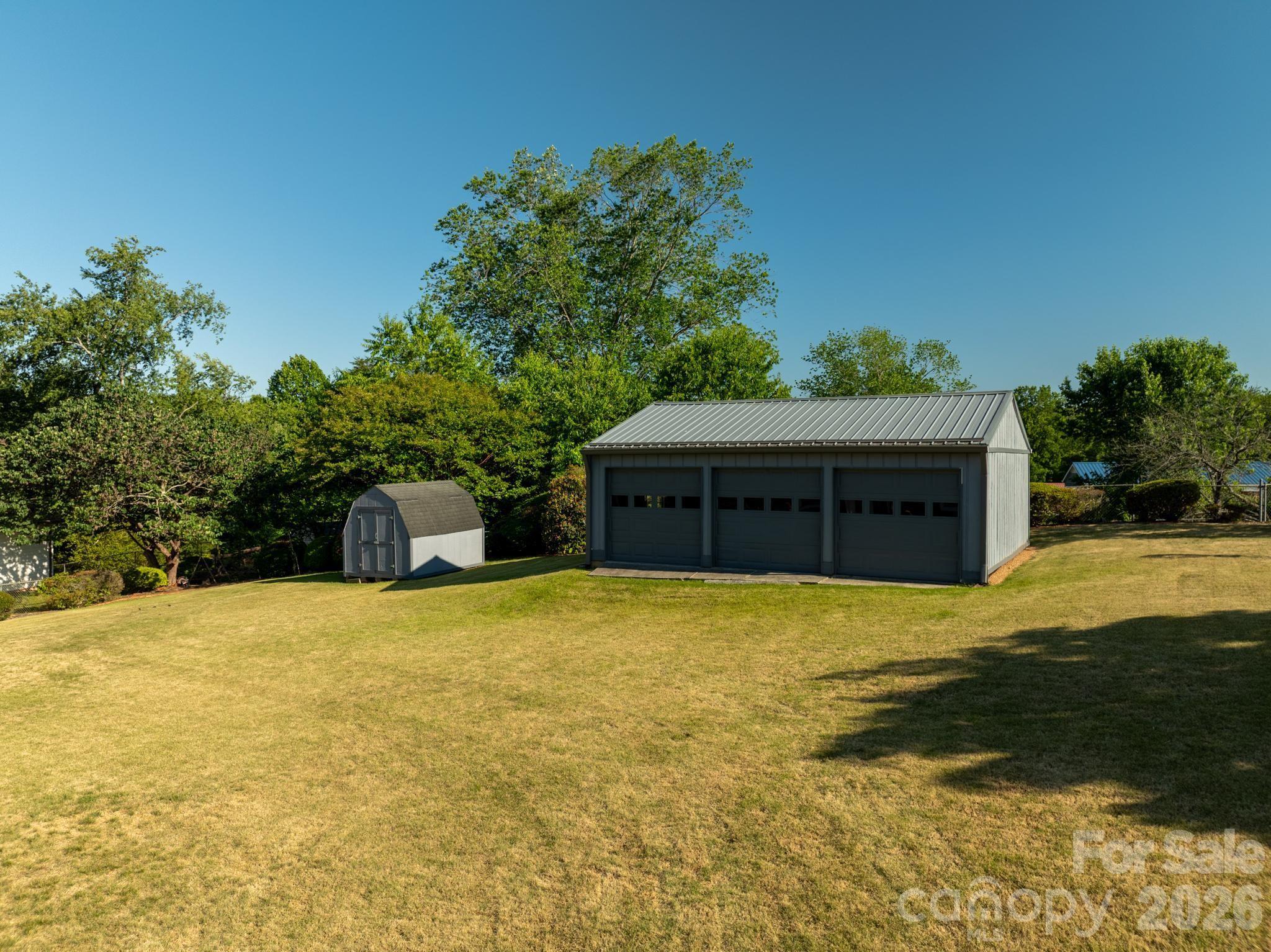 2104 Lamesa Court — Lenoir