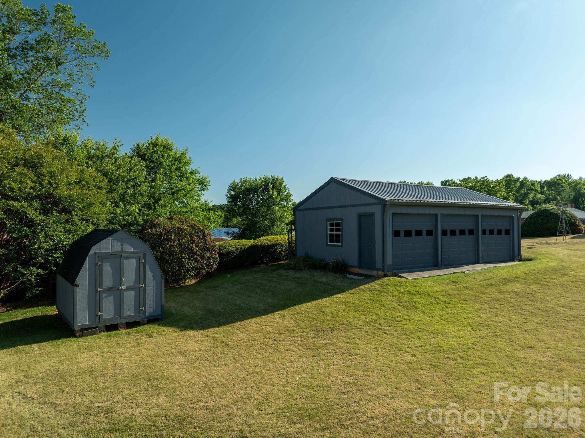 2104 Lamesa Court — Lenoir