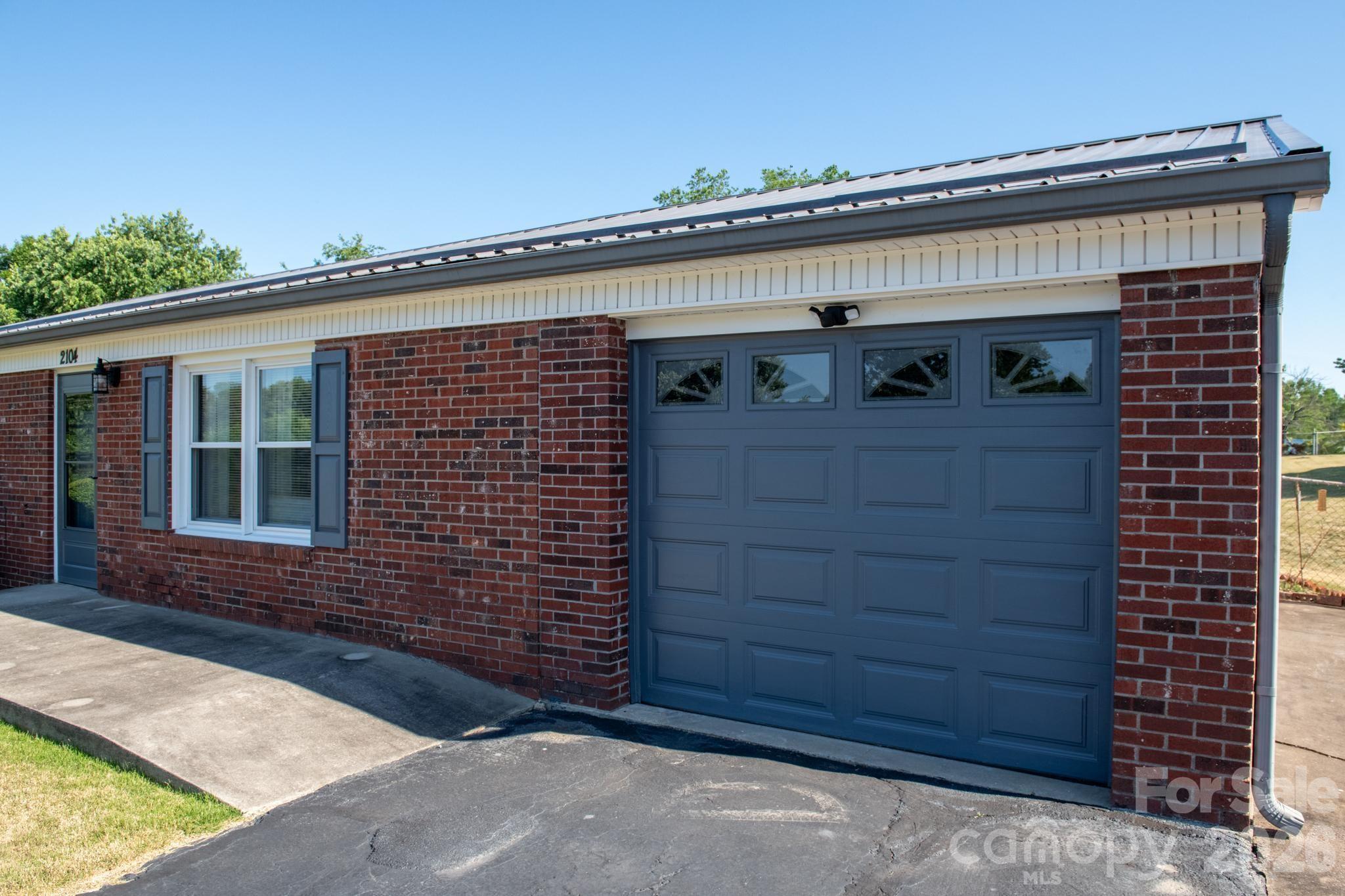 2104 Lamesa Court — Lenoir