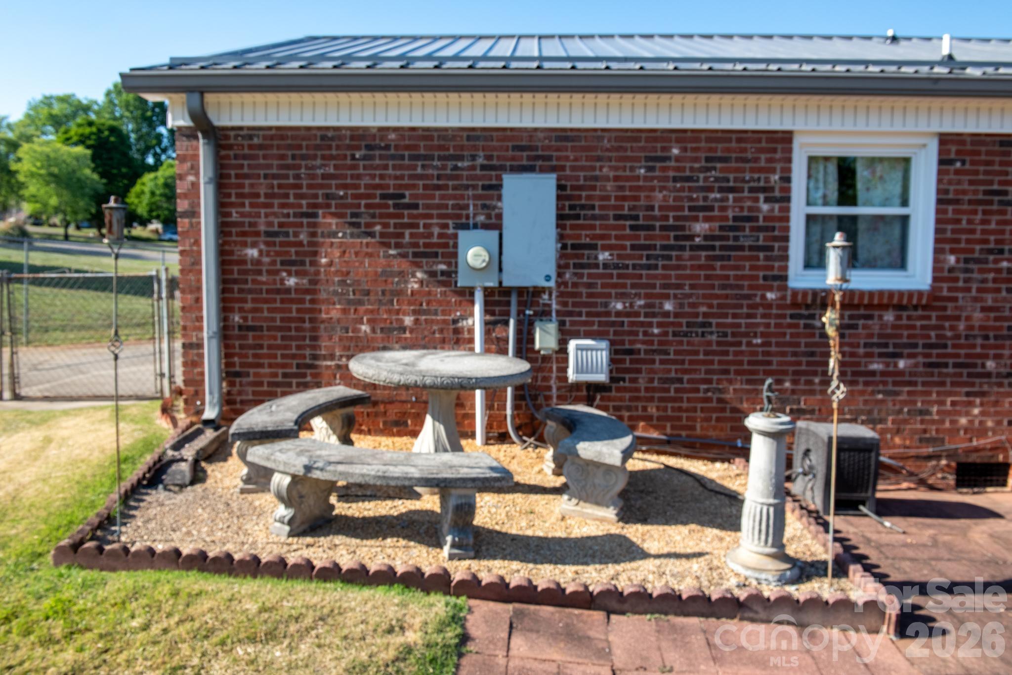 2104 Lamesa Court — Lenoir