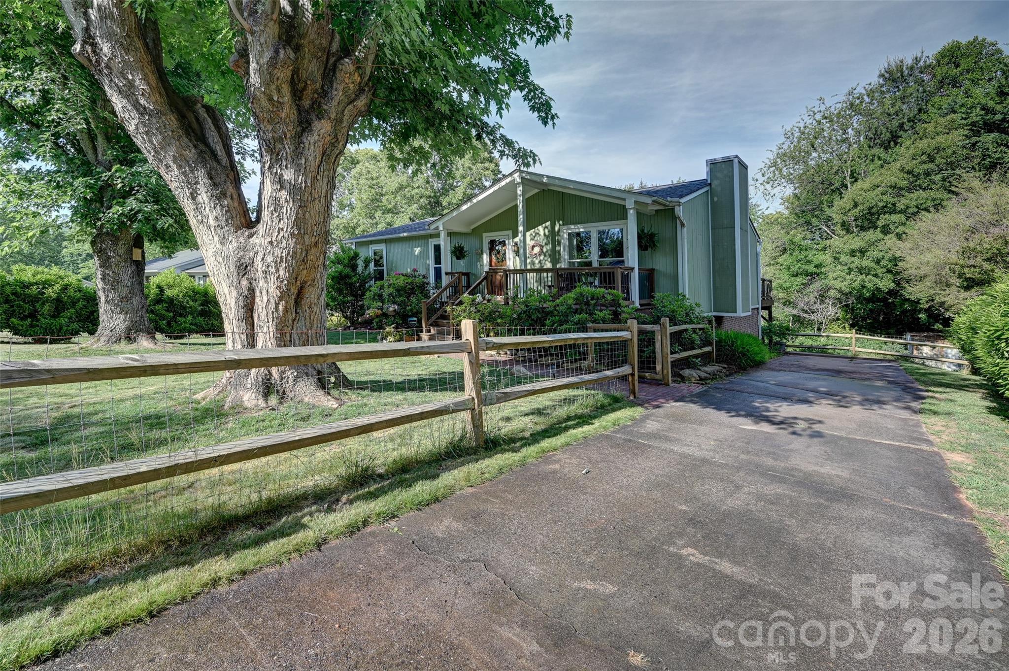 34 Knoll Ridge Drive — Asheville