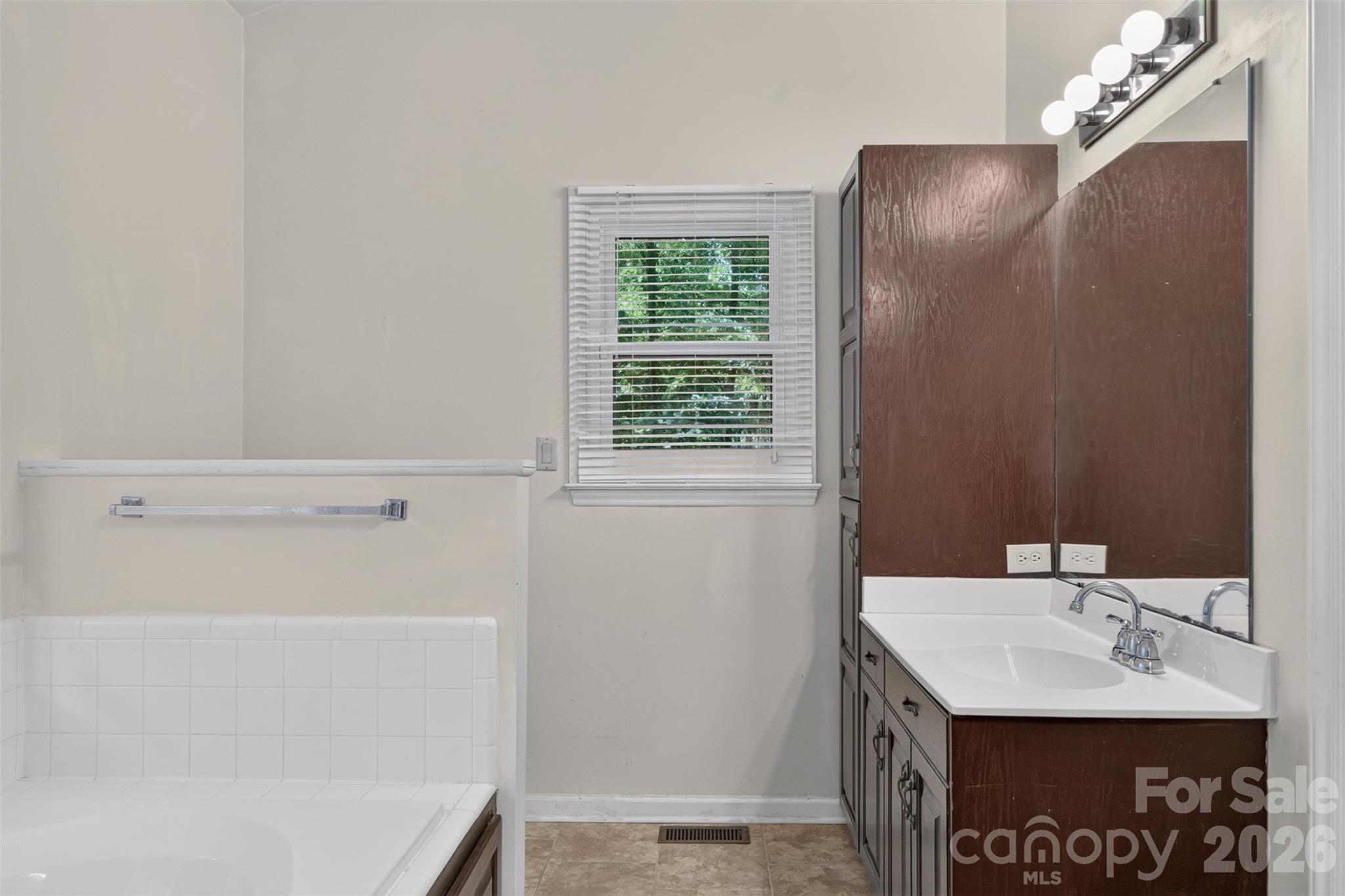 5706 Maylandia Road — Charlotte