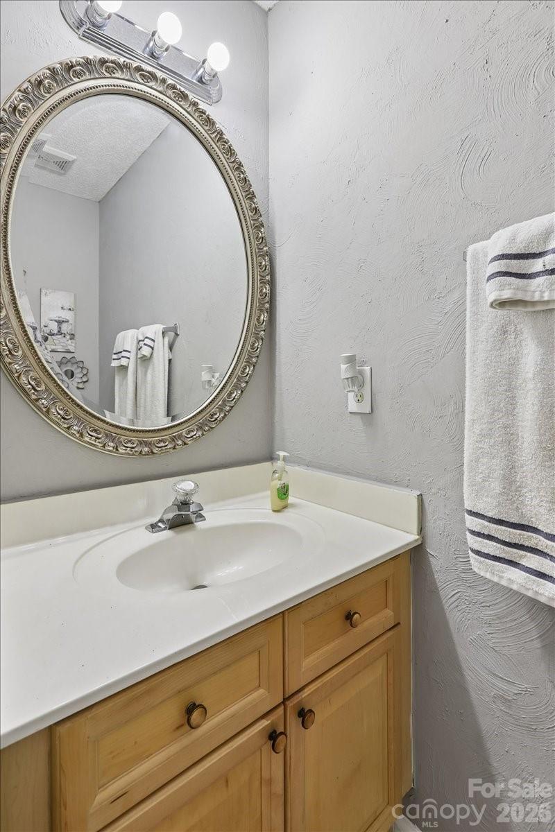 7543 Petrea Lane — Charlotte