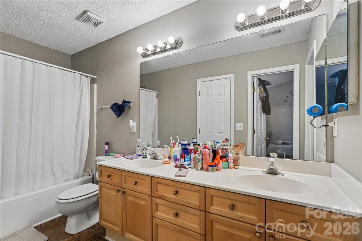 7543 Petrea Lane — Charlotte