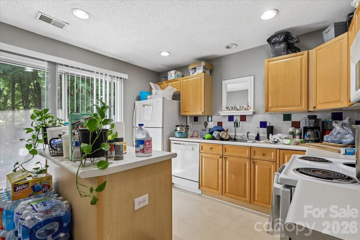 7543 Petrea Lane — Charlotte