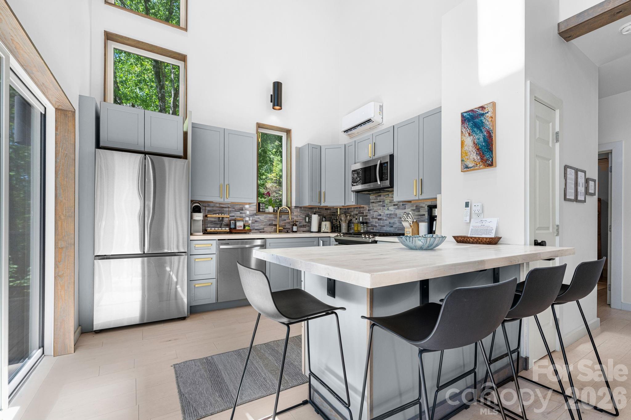 1385 Niley Cook Road — Blowing Rock