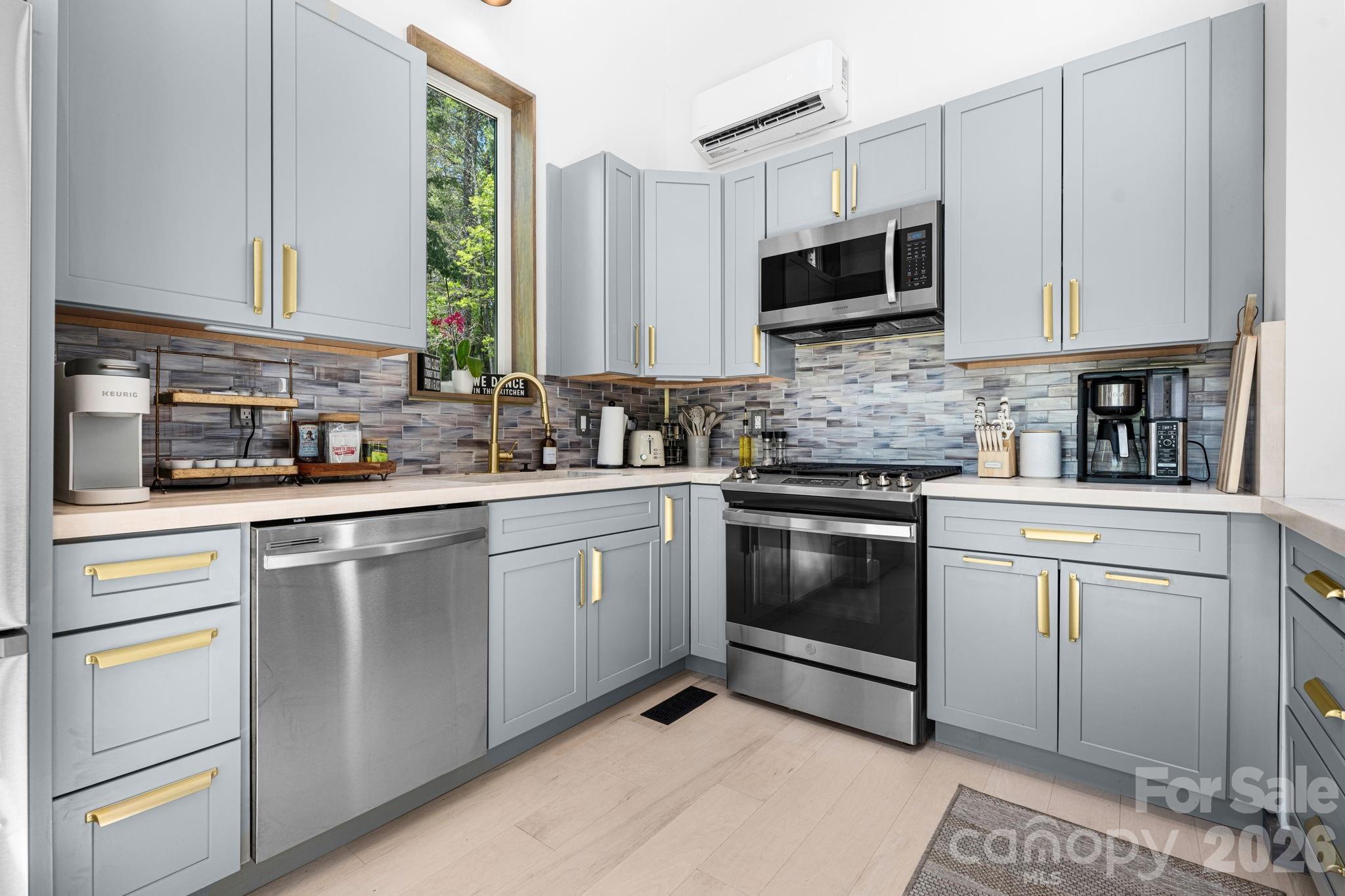 1385 Niley Cook Road — Blowing Rock