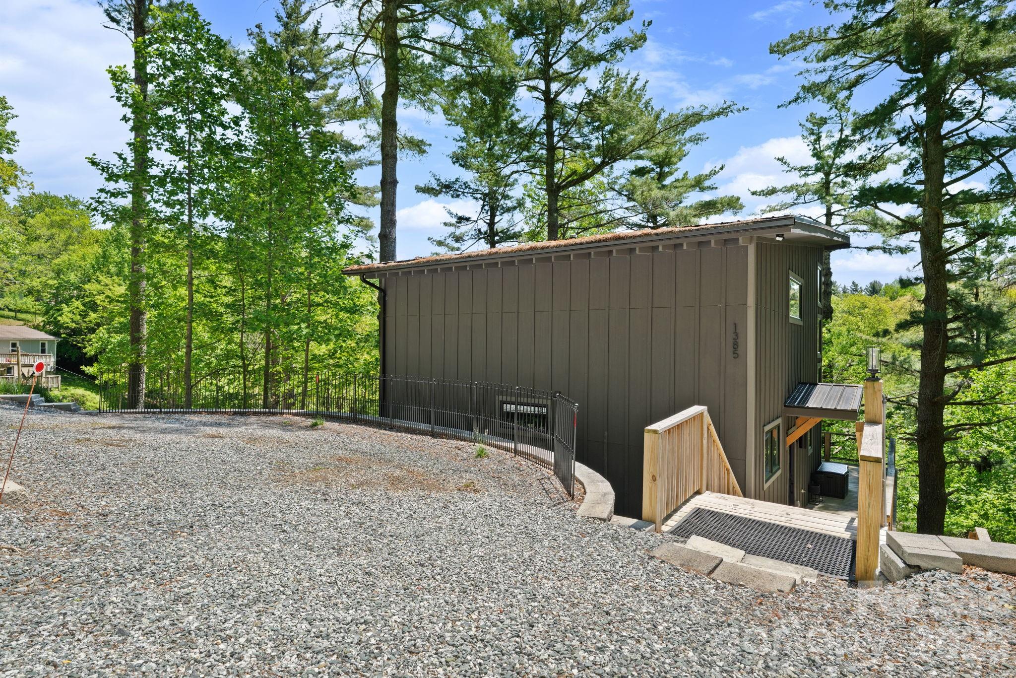 1385 Niley Cook Road — Blowing Rock