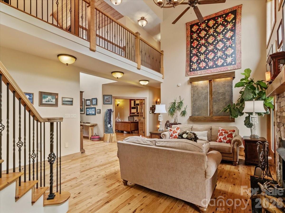 750 Barebridge Drive — Burnsville
