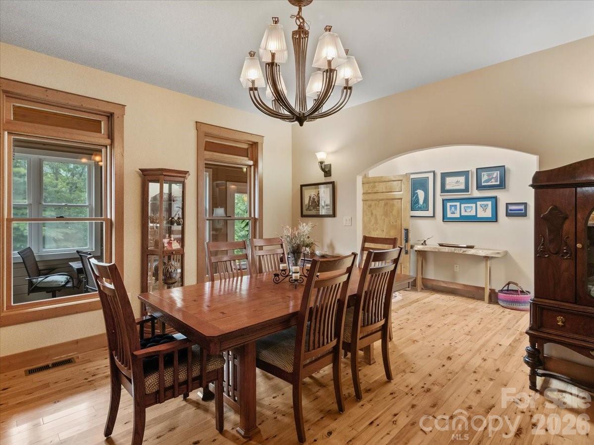 750 Barebridge Drive — Burnsville