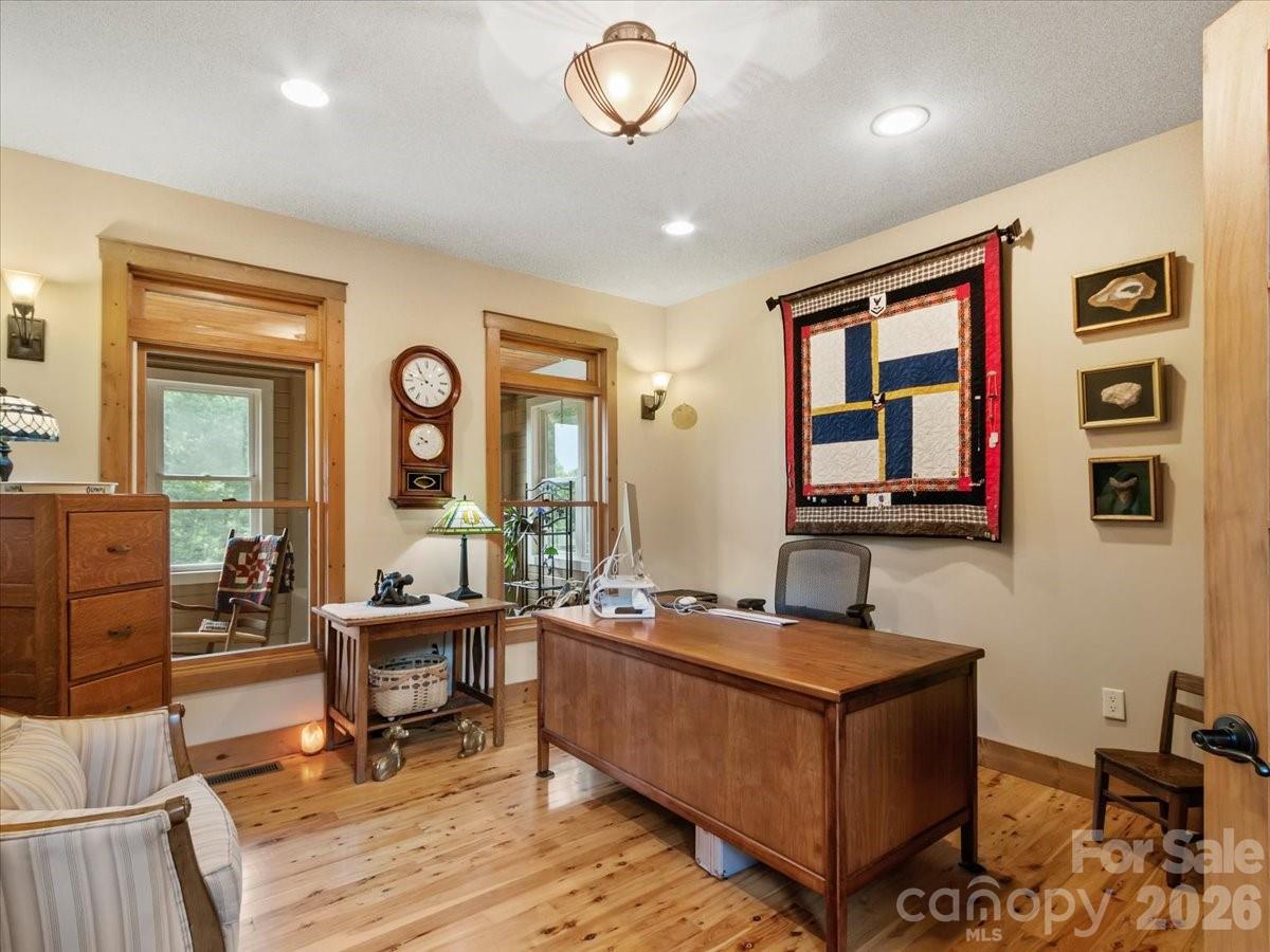 750 Barebridge Drive — Burnsville
