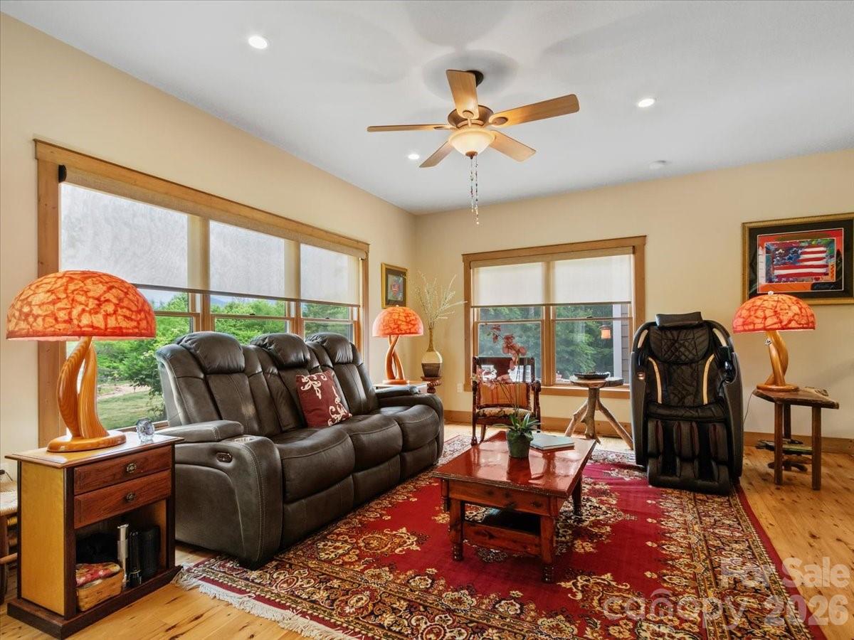 750 Barebridge Drive — Burnsville