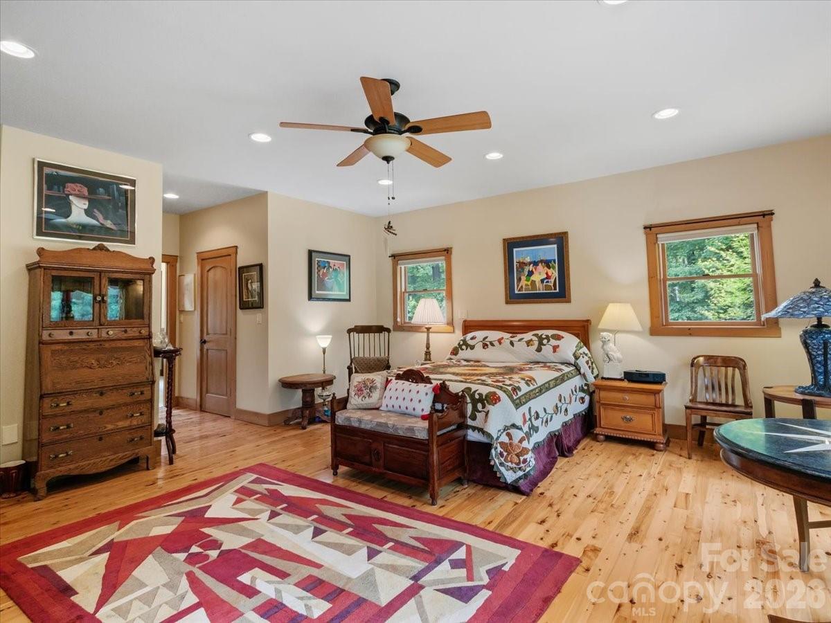 750 Barebridge Drive — Burnsville