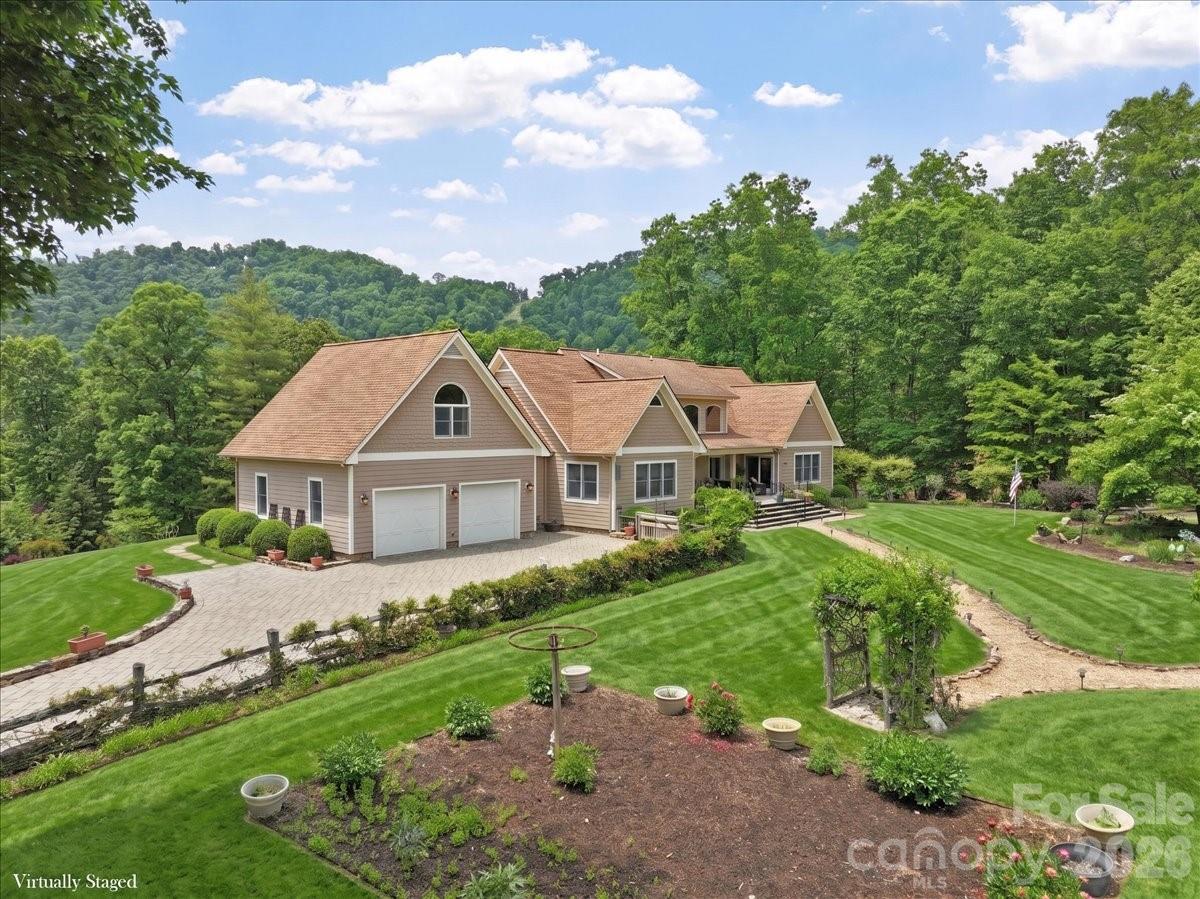 750 Barebridge Drive — Burnsville