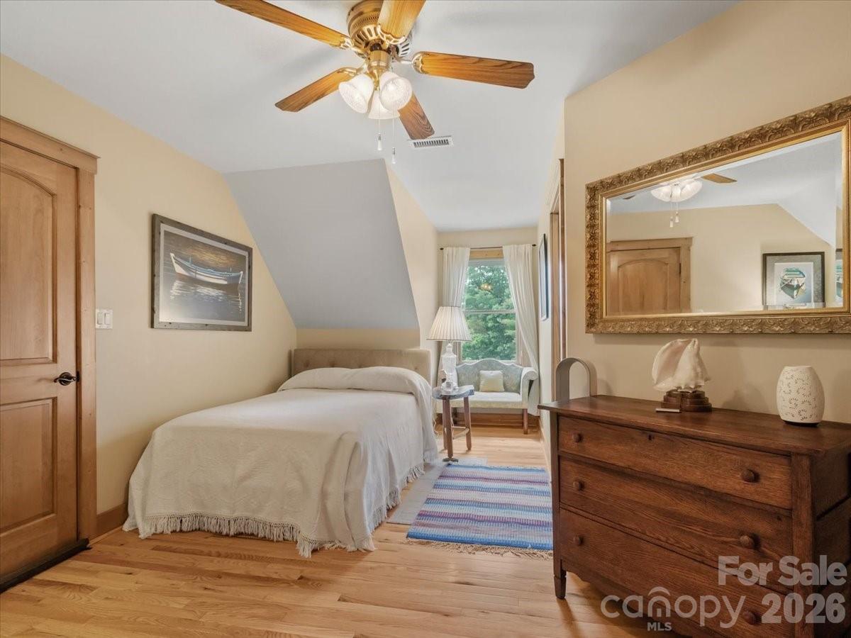 750 Barebridge Drive — Burnsville