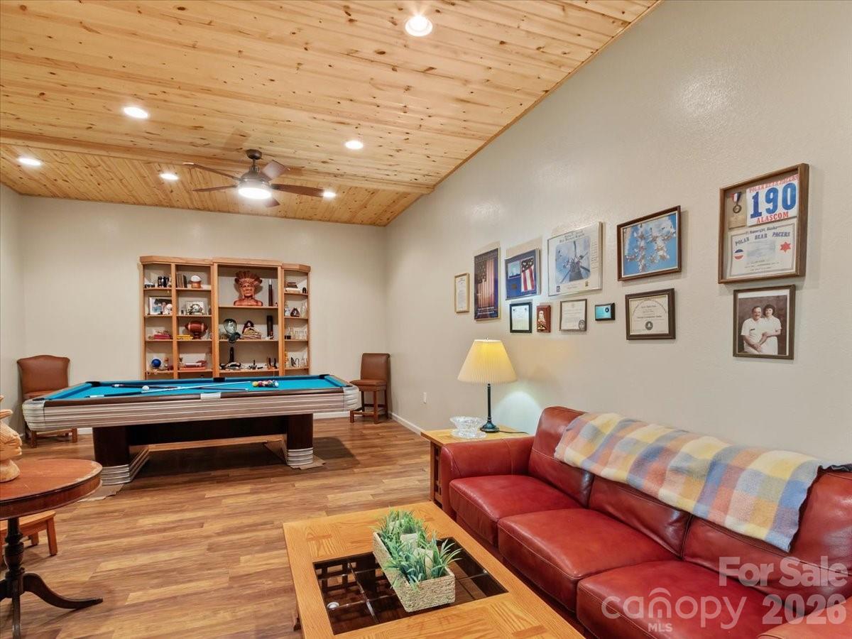 750 Barebridge Drive — Burnsville