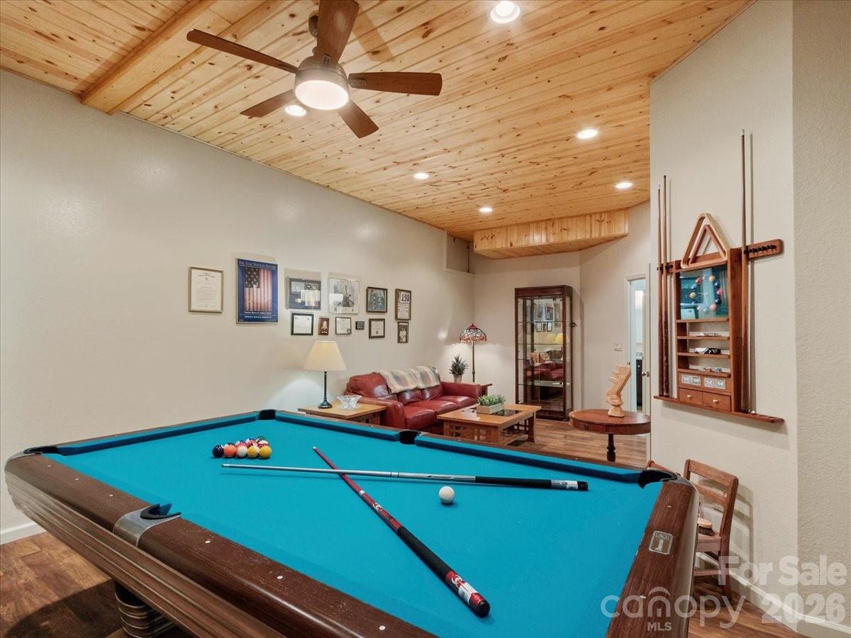 750 Barebridge Drive — Burnsville