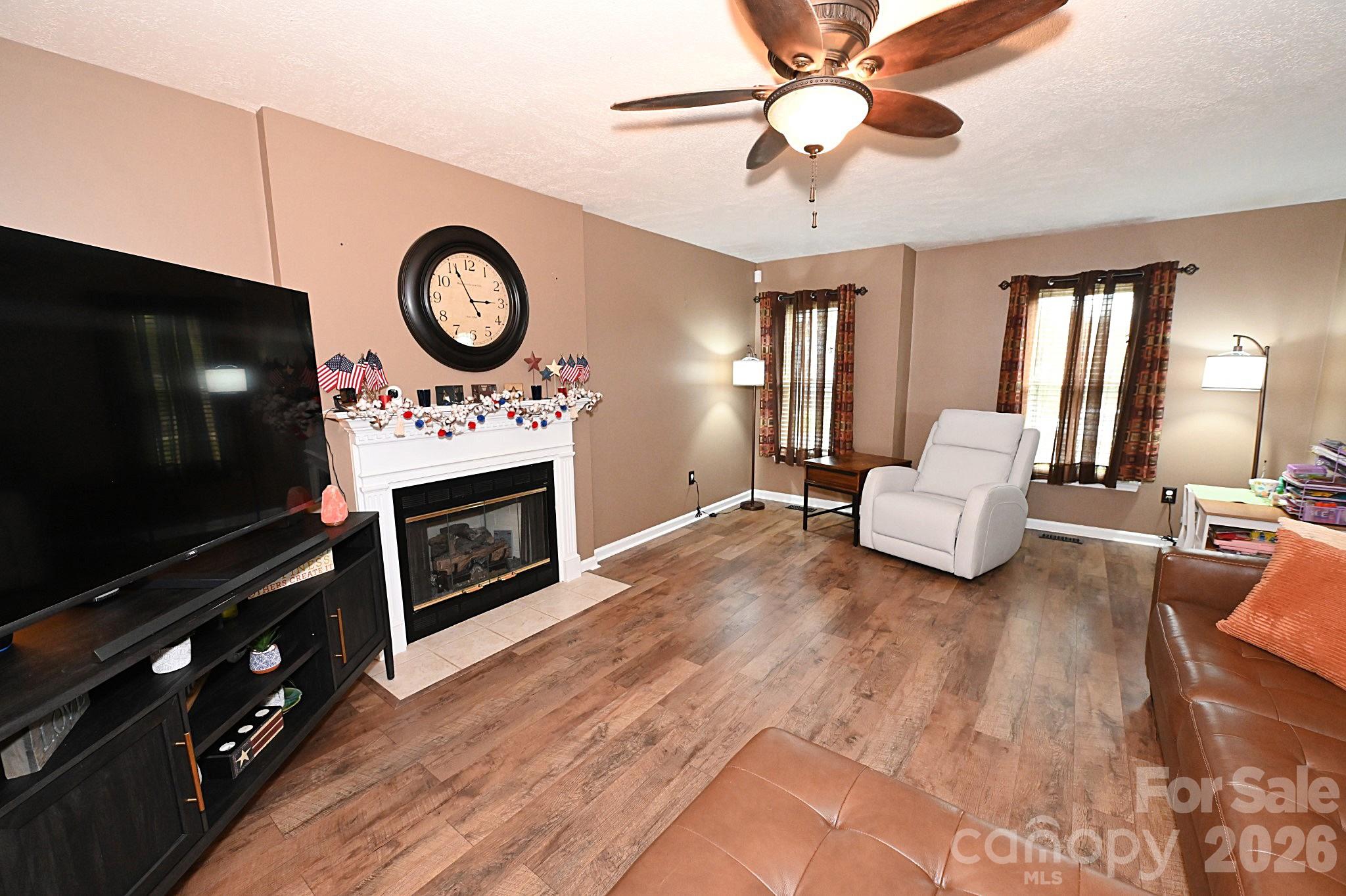 5438 Winding Oak Drive — Hickory