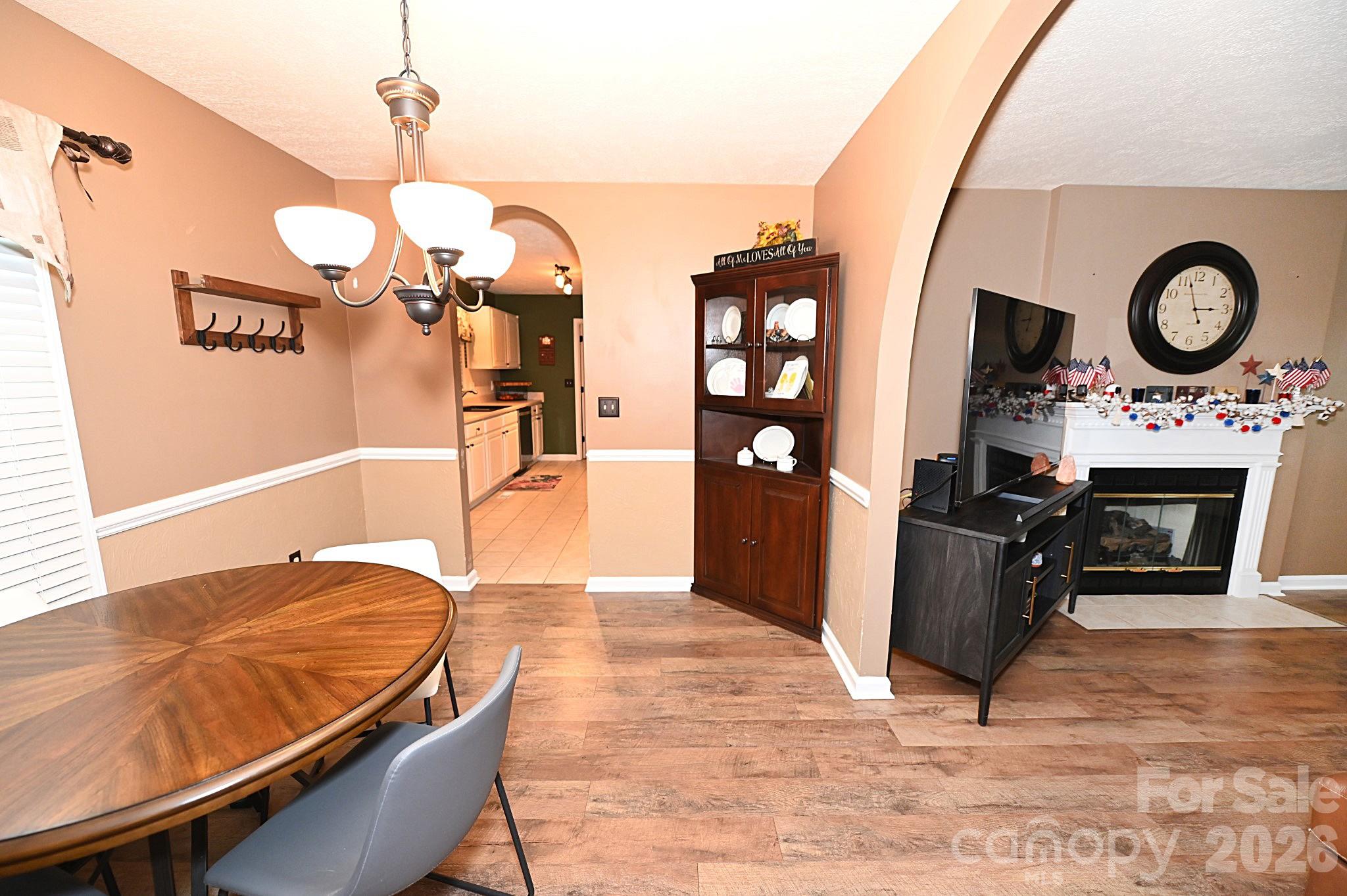 5438 Winding Oak Drive — Hickory