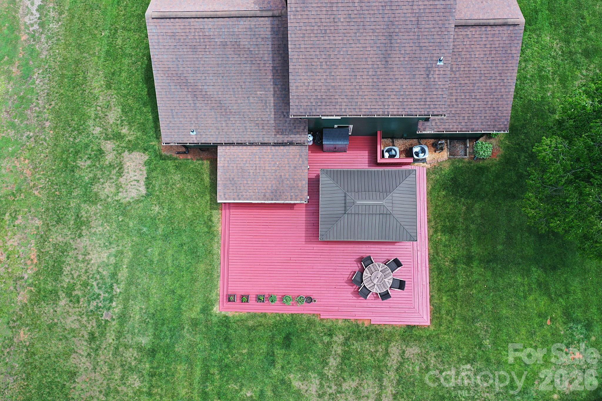 5438 Winding Oak Drive — Hickory