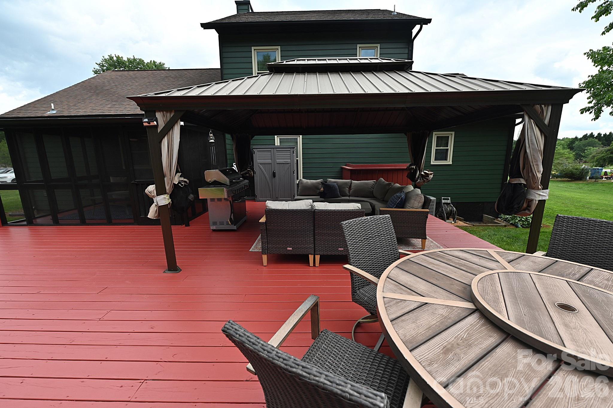 5438 Winding Oak Drive — Hickory