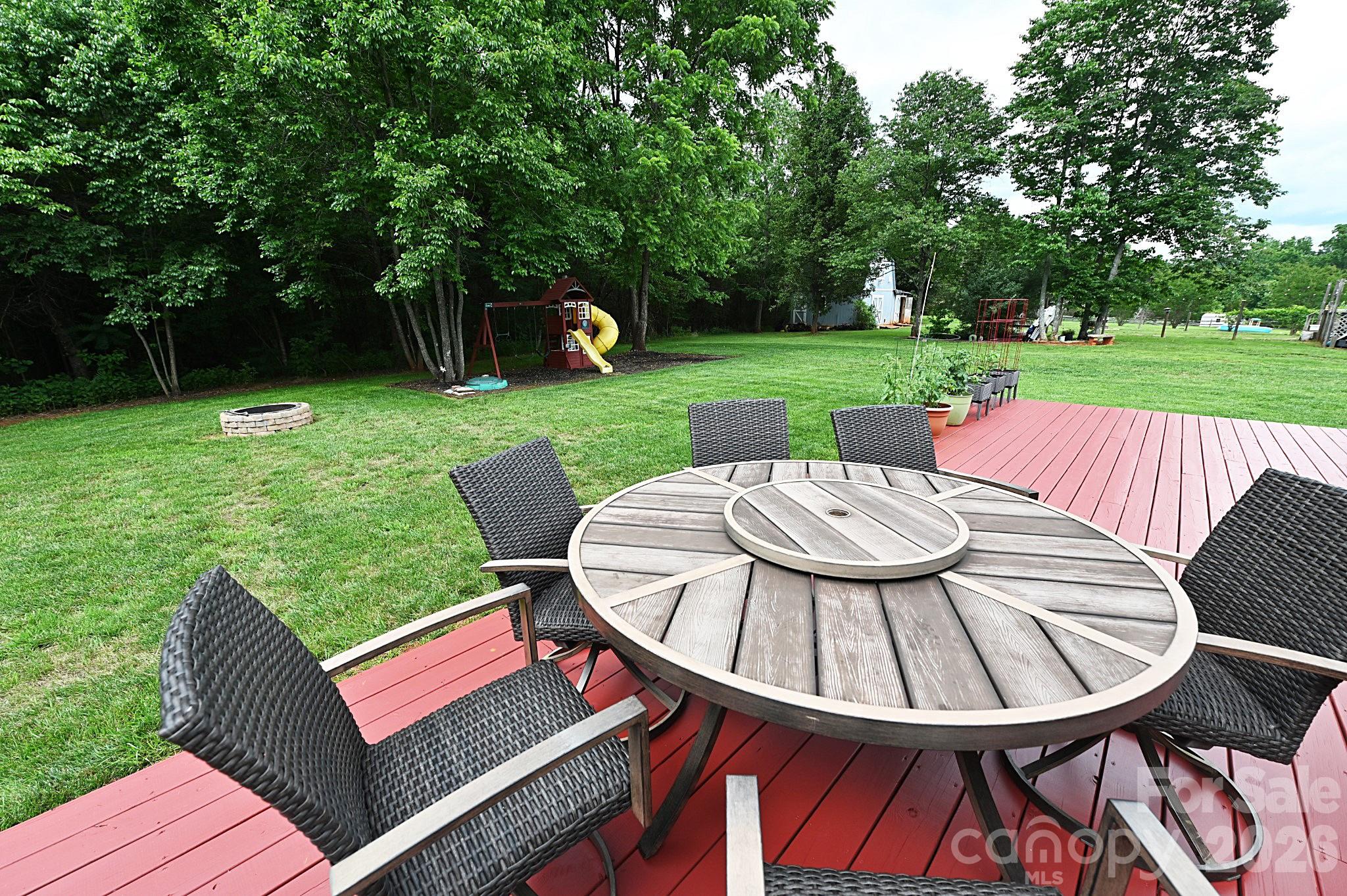 5438 Winding Oak Drive — Hickory