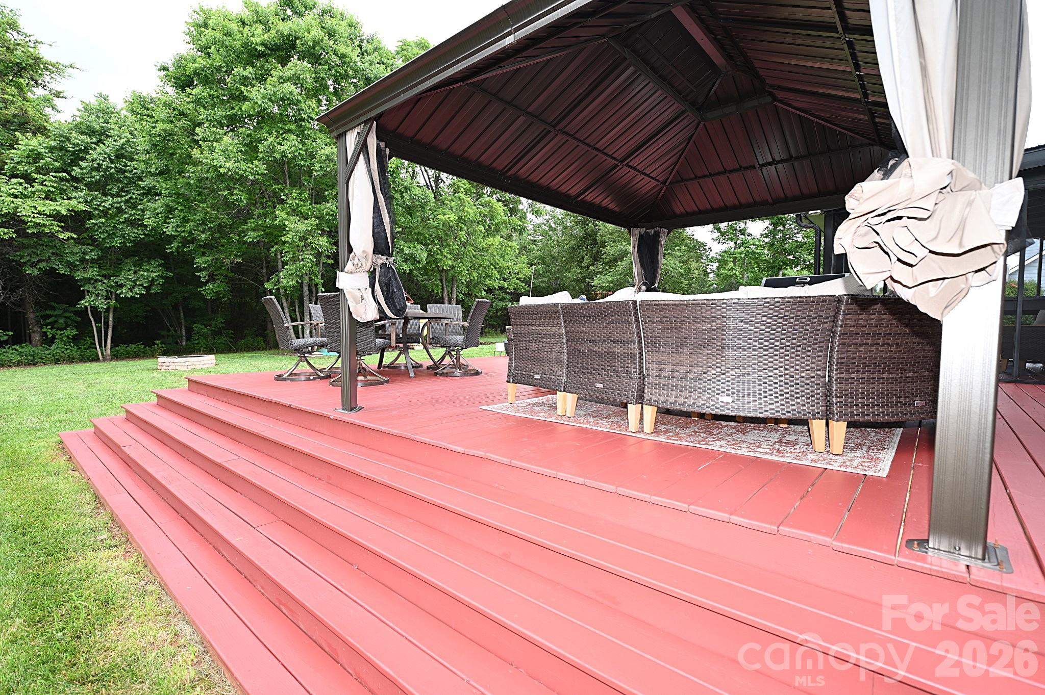 5438 Winding Oak Drive — Hickory