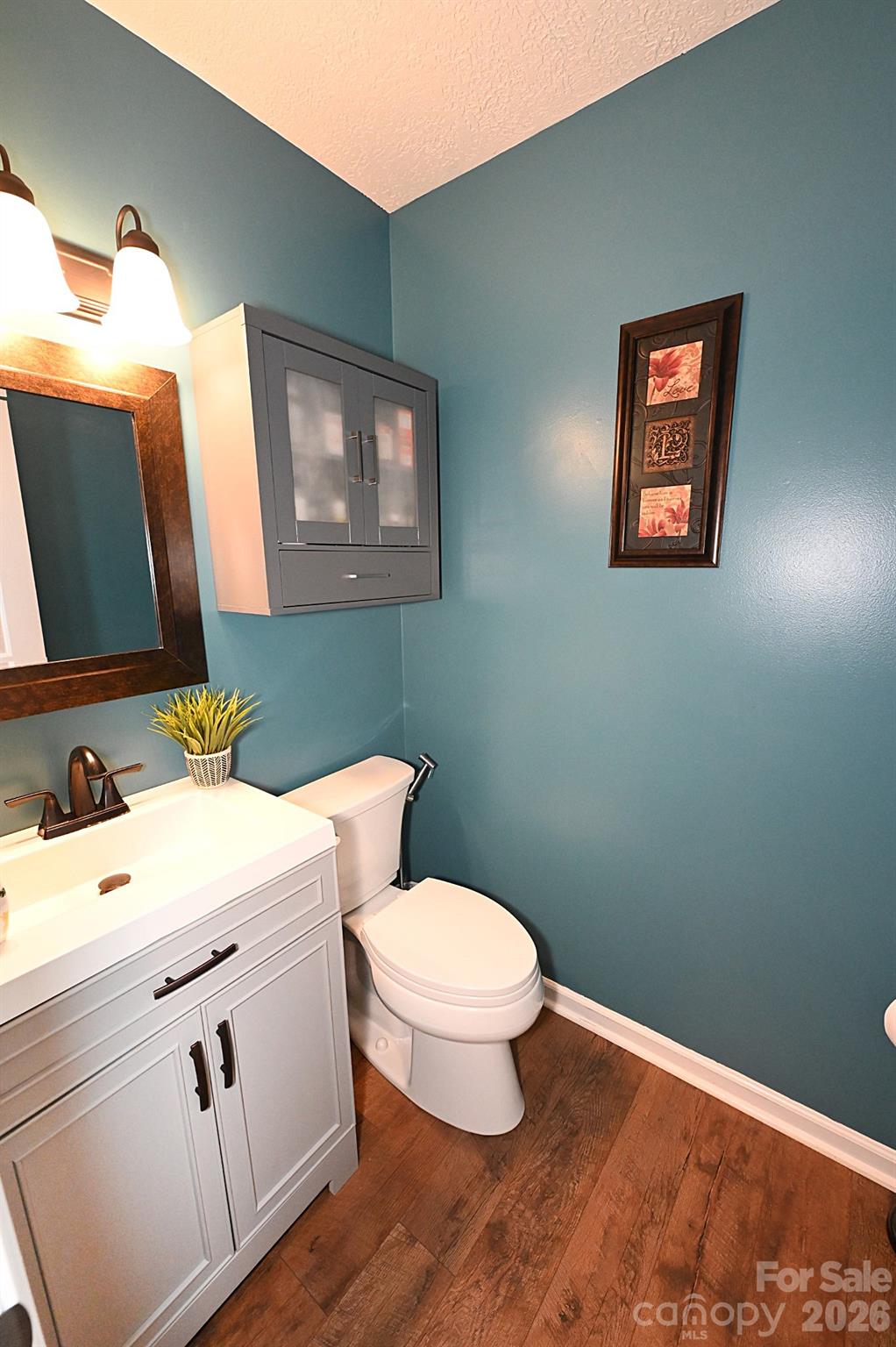 5438 Winding Oak Drive — Hickory