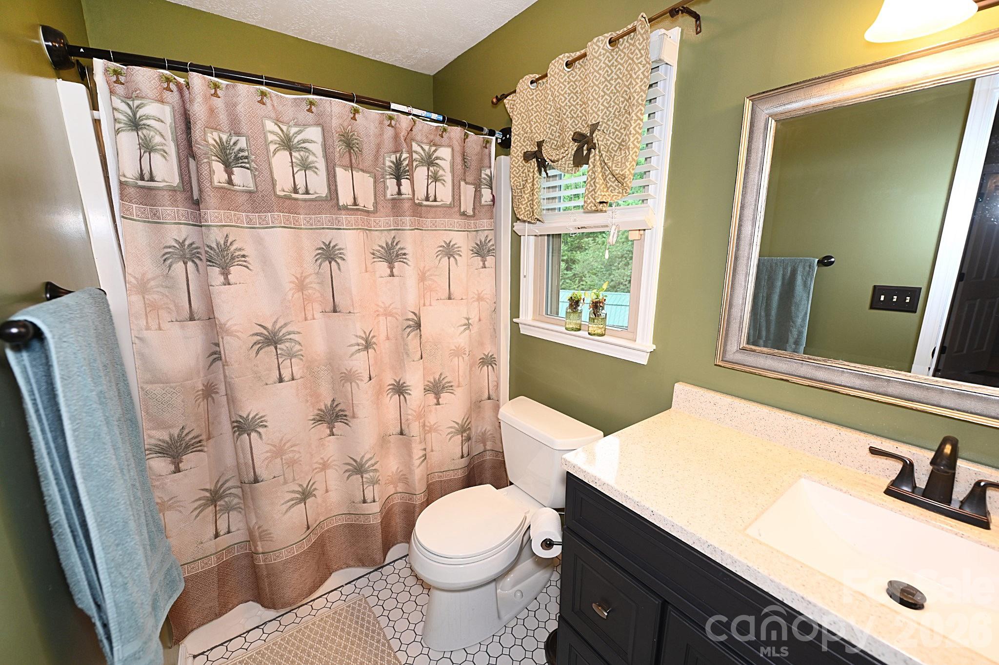 5438 Winding Oak Drive — Hickory