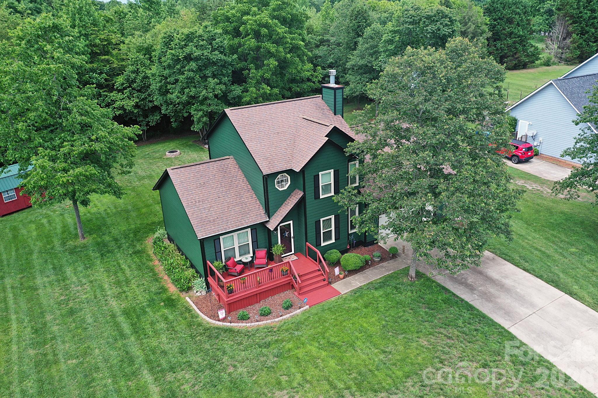 5438 Winding Oak Drive — Hickory