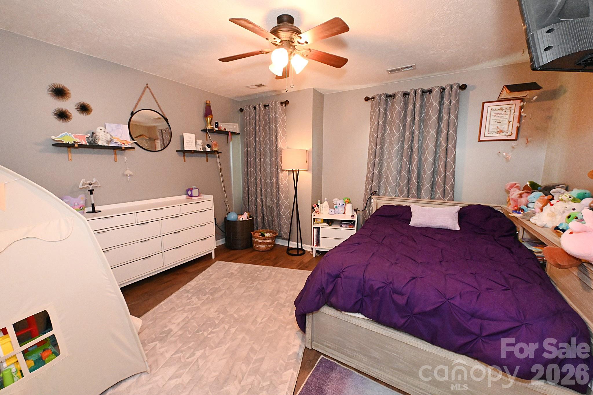 5438 Winding Oak Drive — Hickory