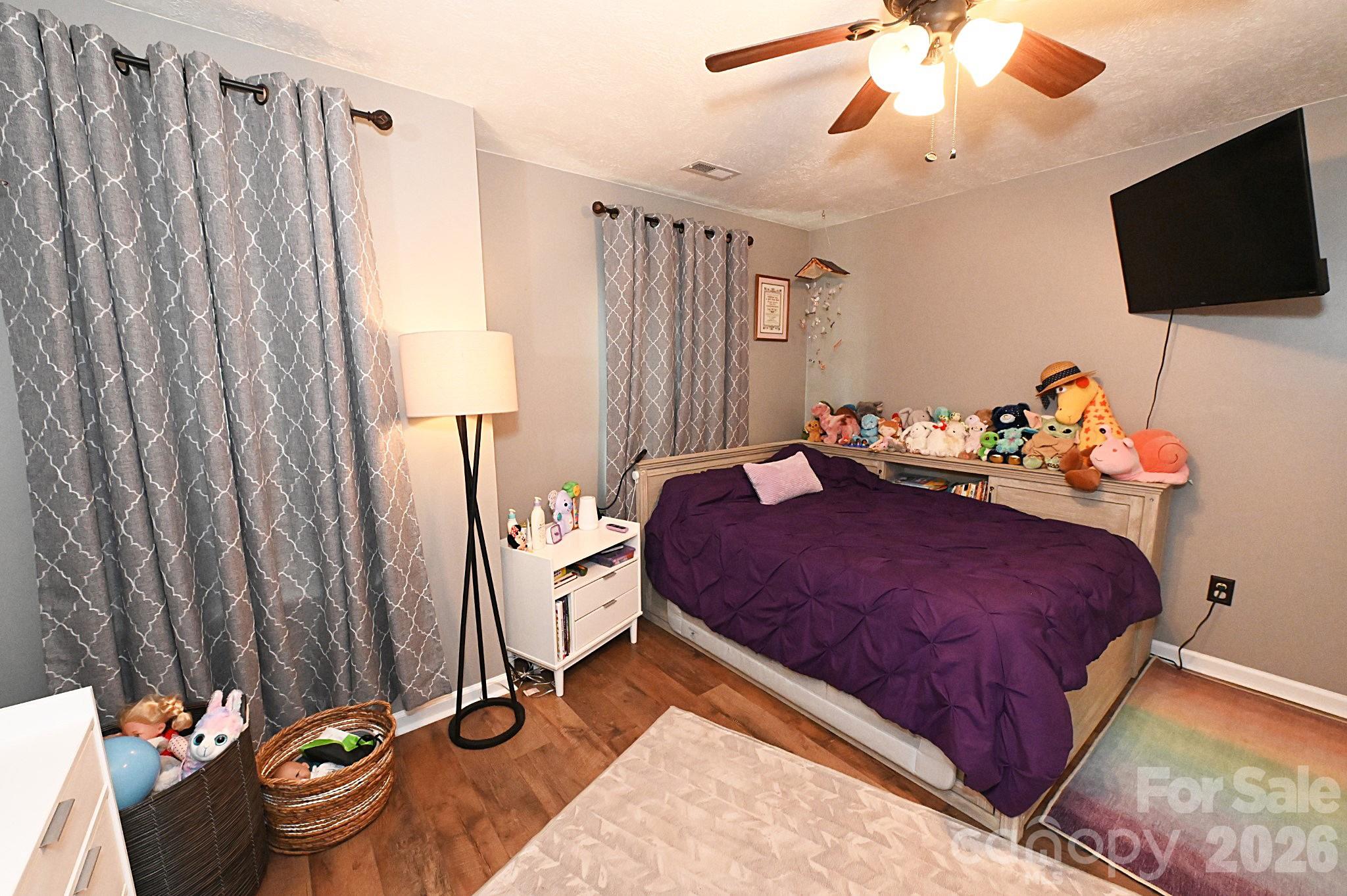 5438 Winding Oak Drive — Hickory