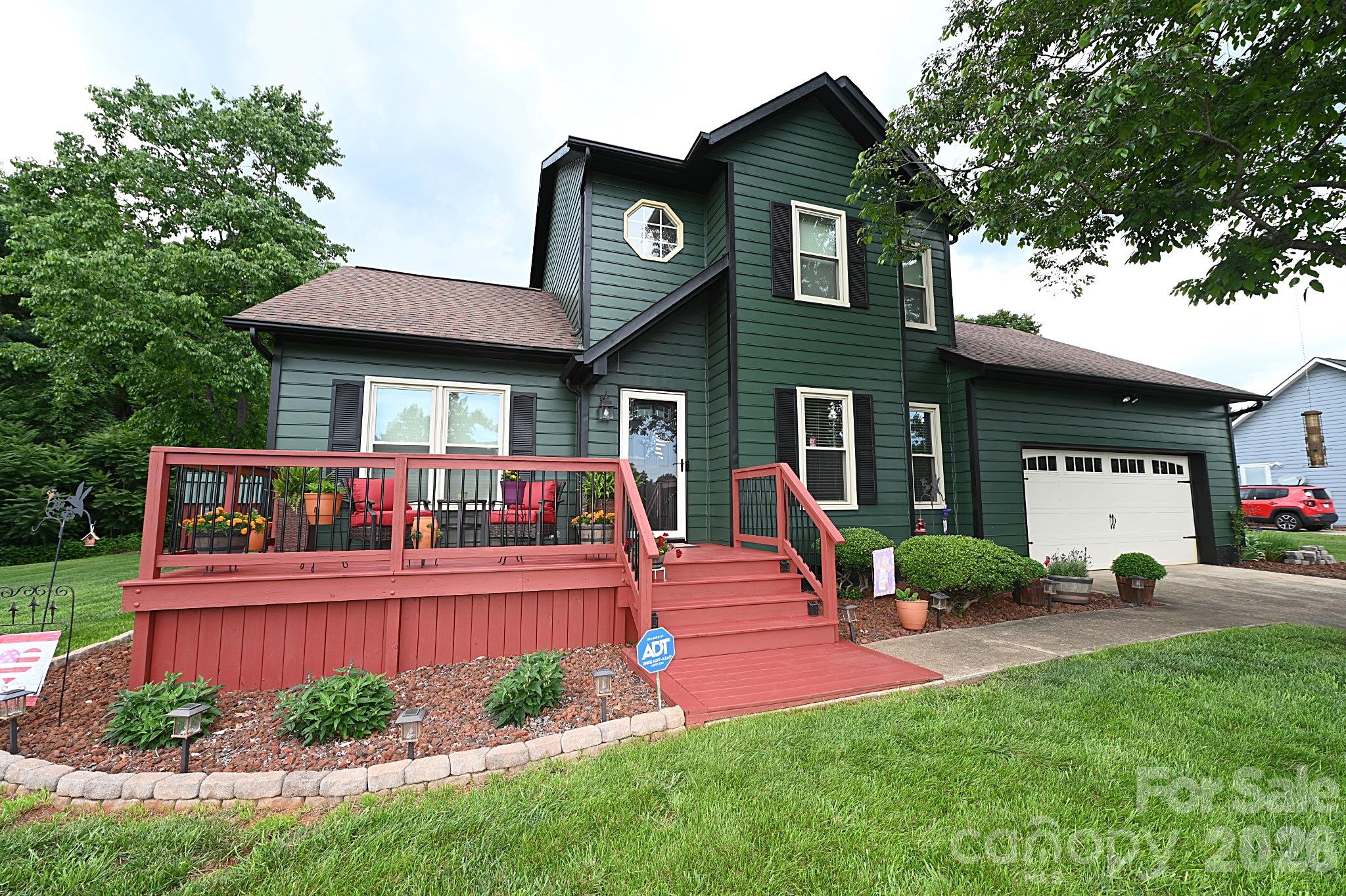 5438 Winding Oak Drive — Hickory