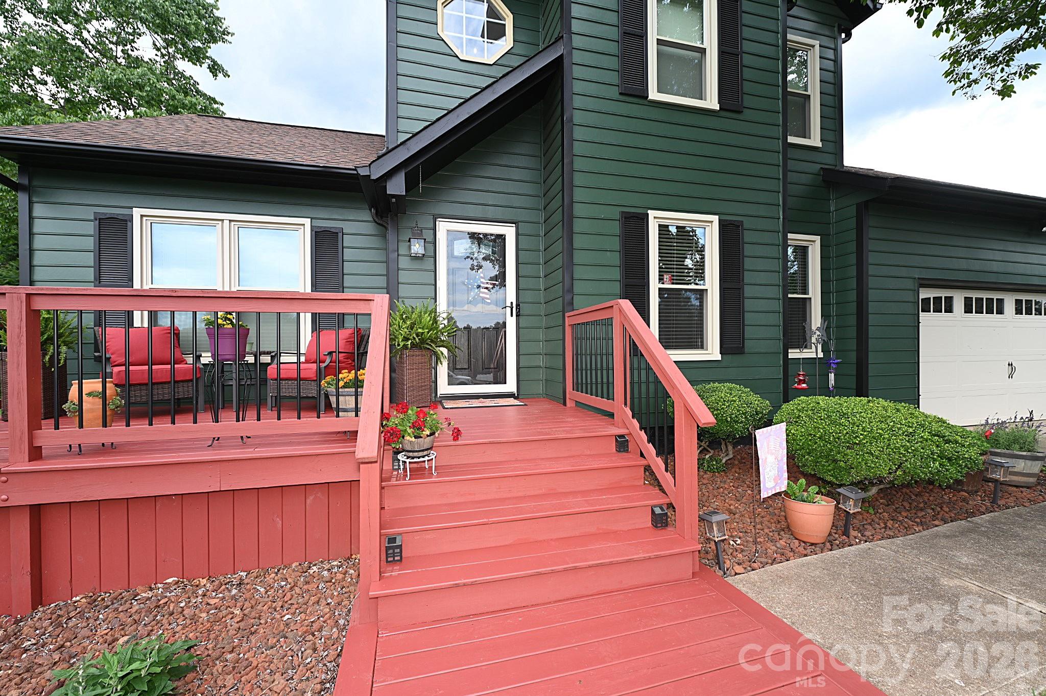 5438 Winding Oak Drive — Hickory