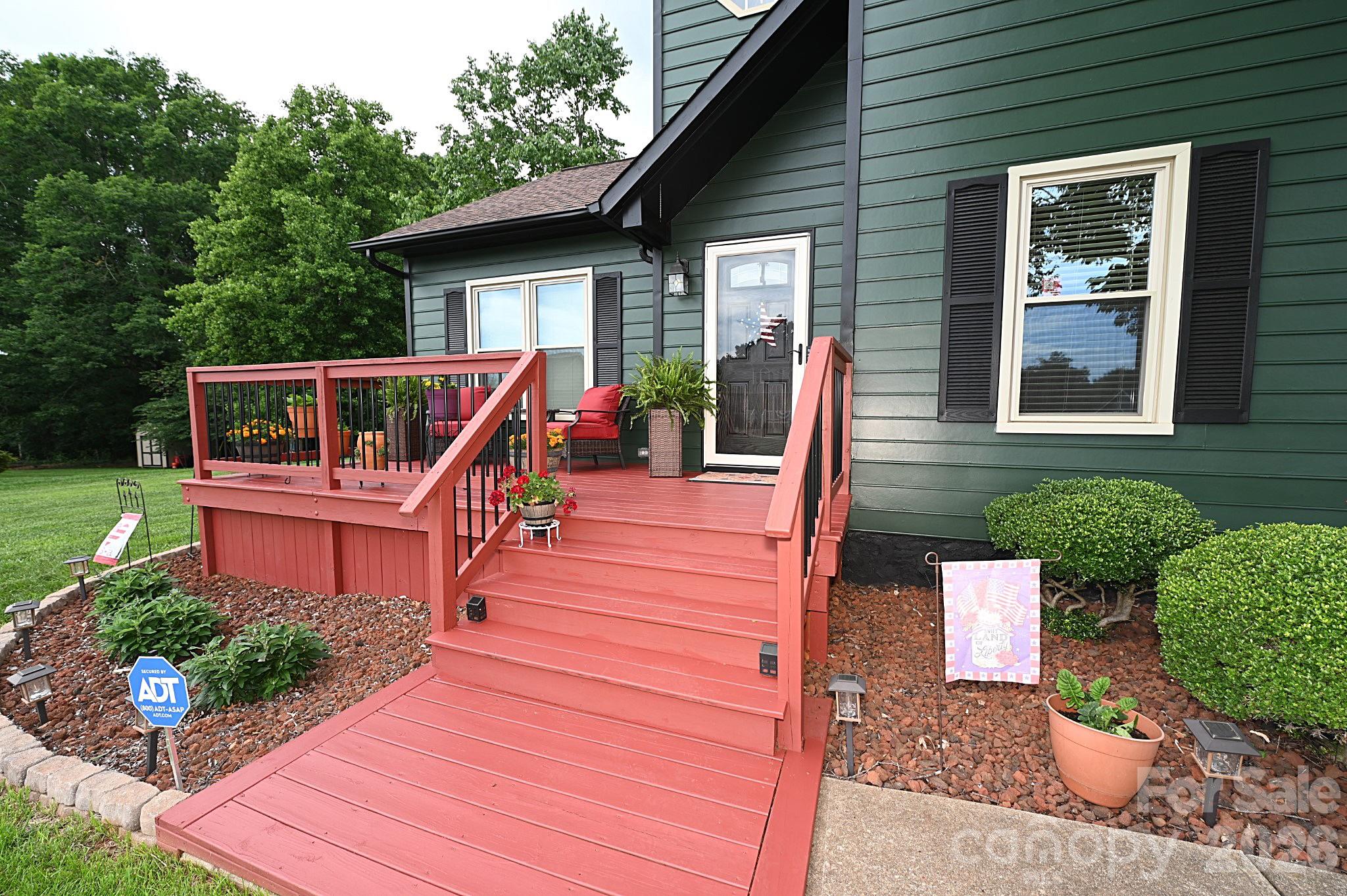 5438 Winding Oak Drive — Hickory