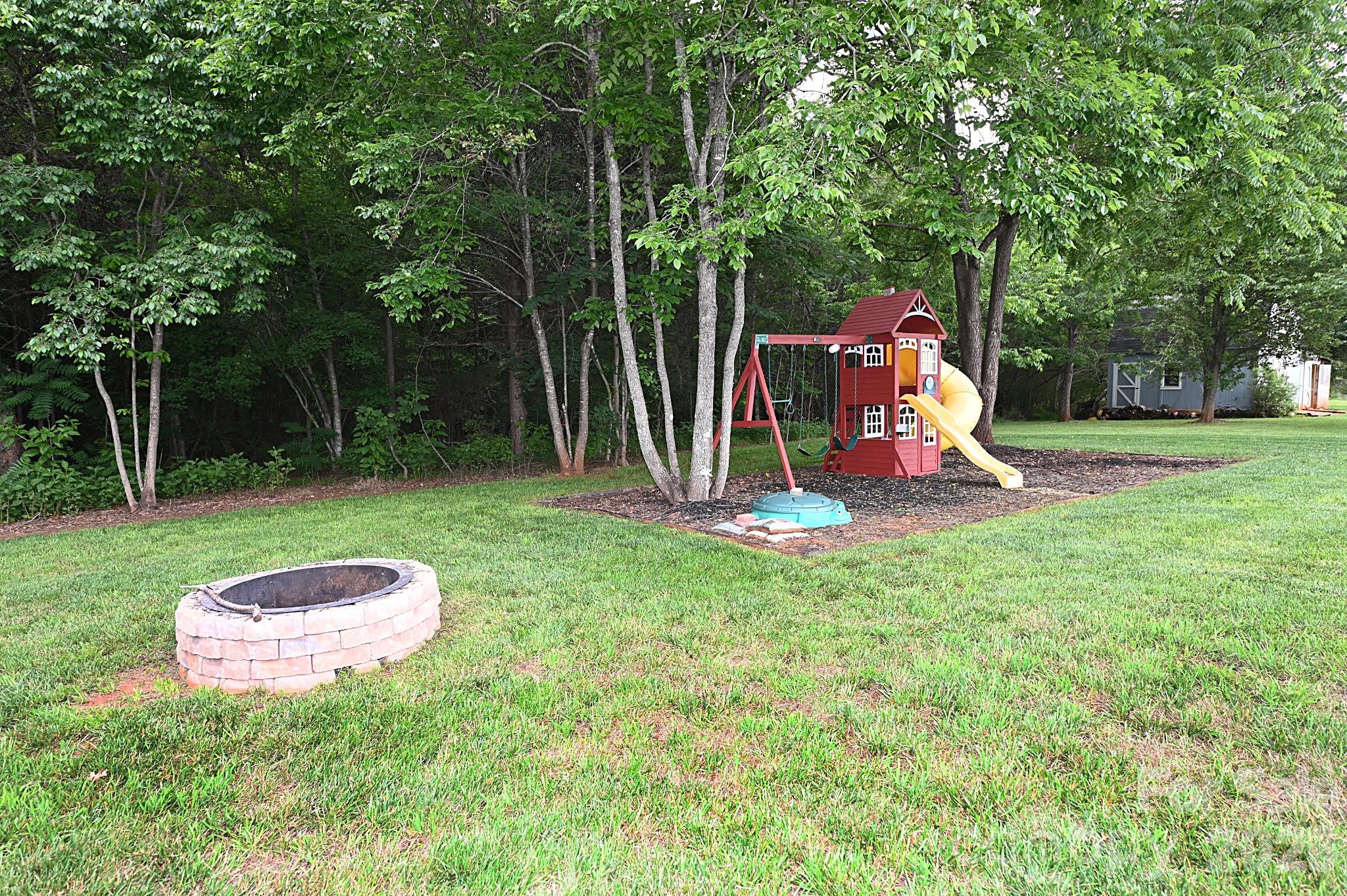 5438 Winding Oak Drive — Hickory