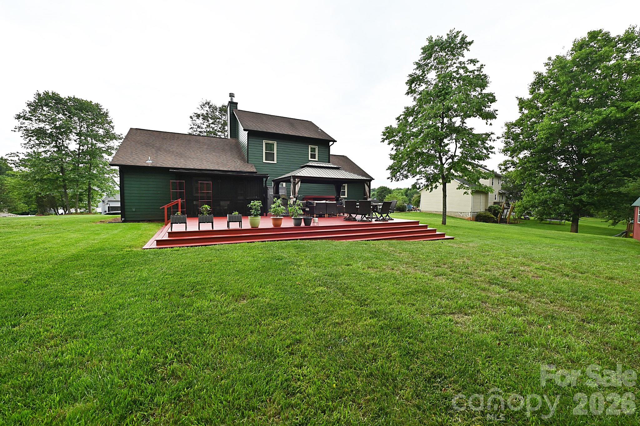 5438 Winding Oak Drive — Hickory