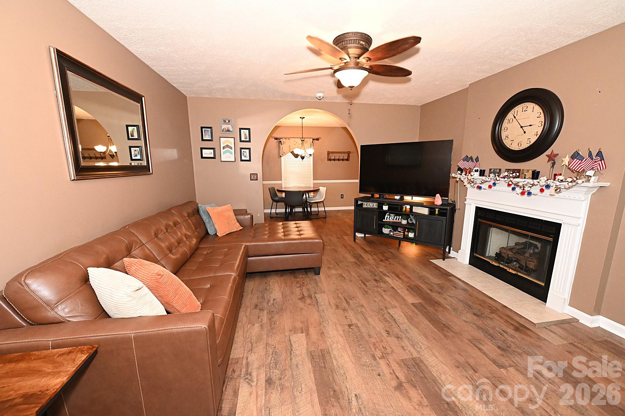 5438 Winding Oak Drive — Hickory