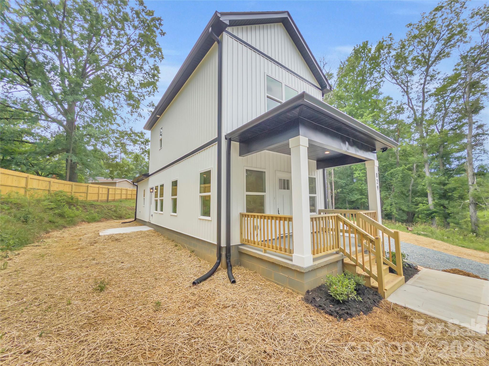 829 E Arch Street — Lancaster
