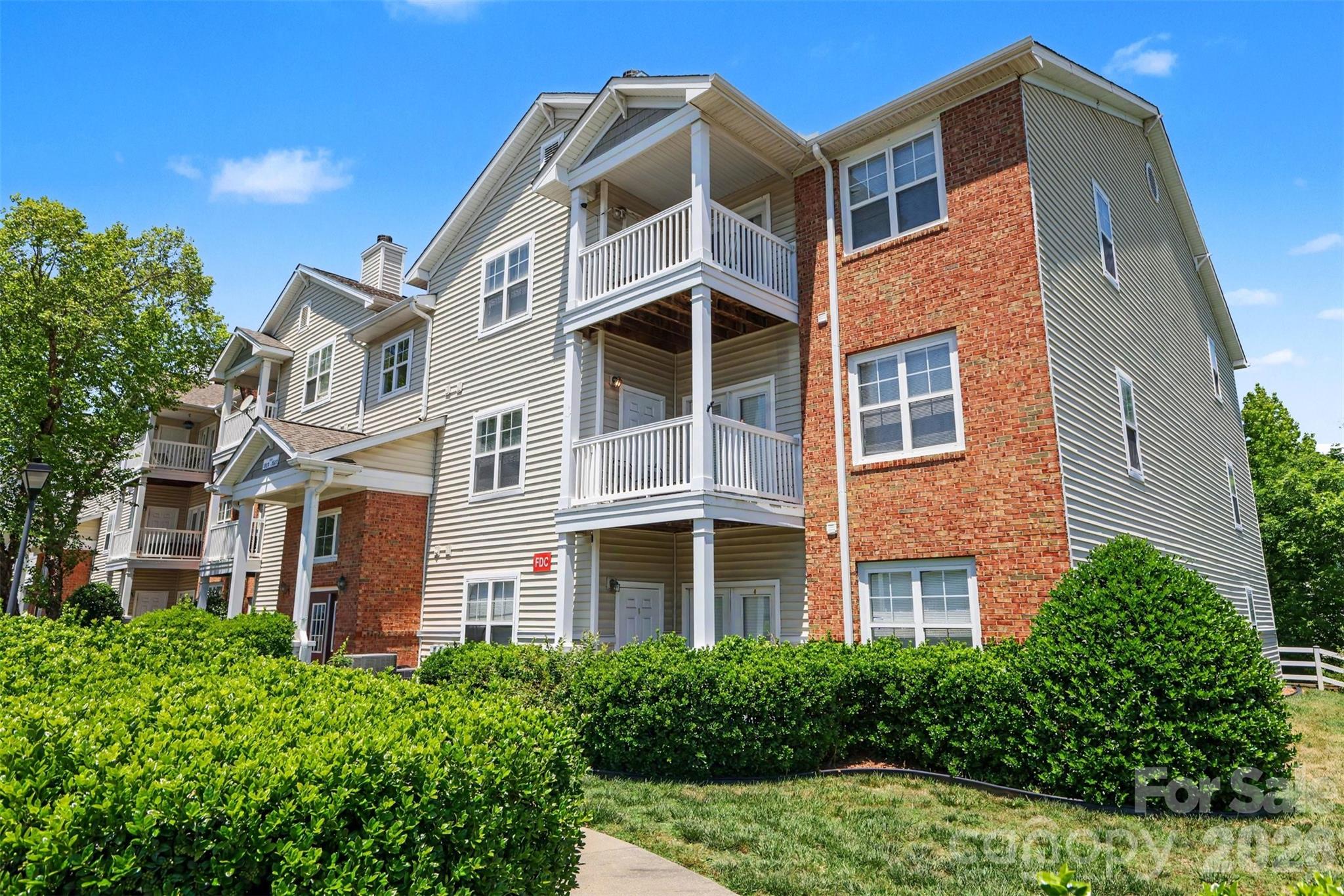 10616 Hill Point Court — Charlotte