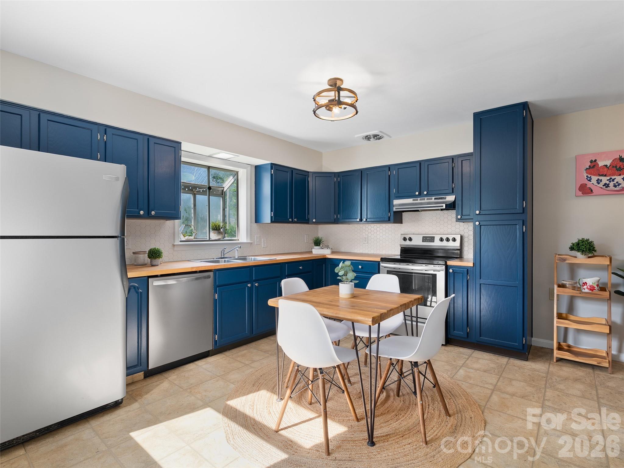 41 Cedar Street — Asheville