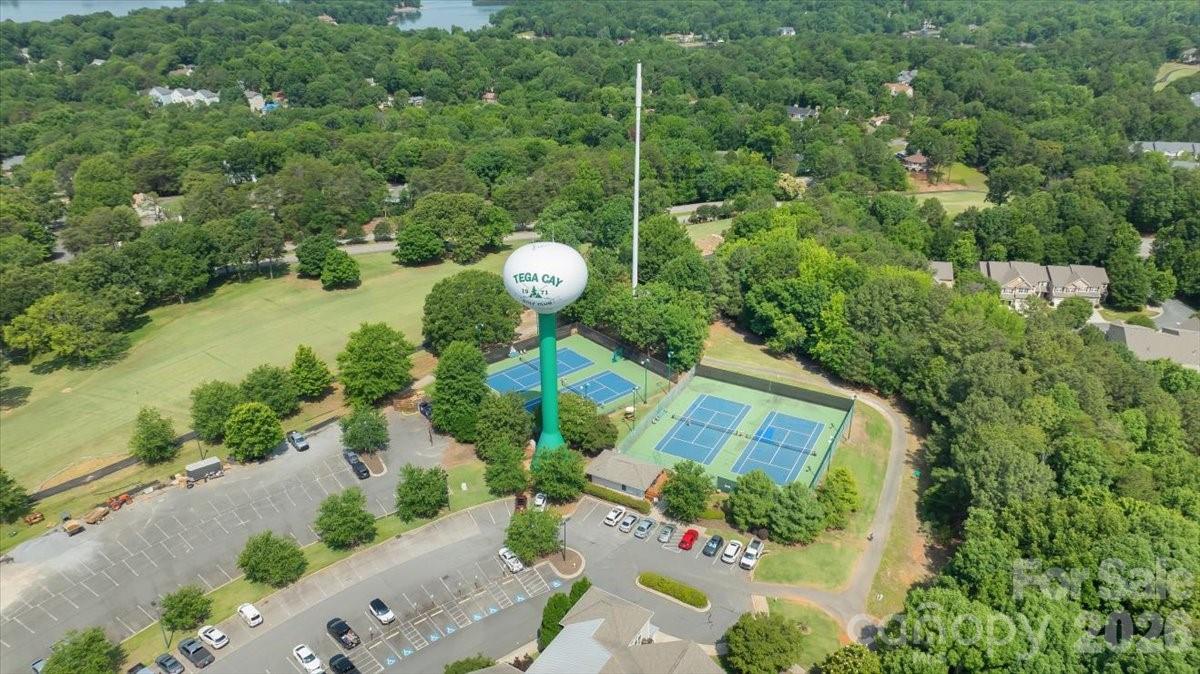 235 Shoreline Parkway — Tega Cay