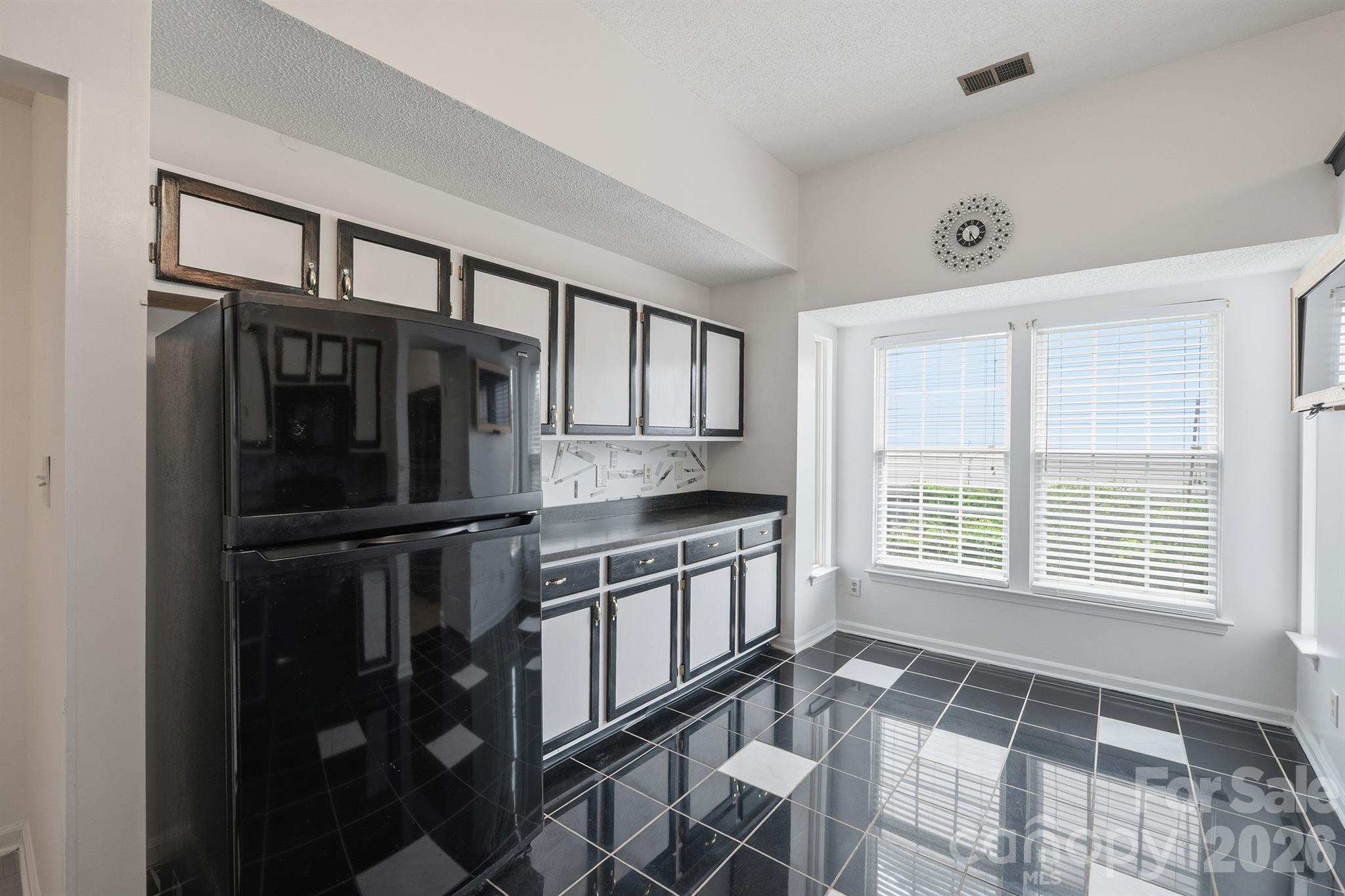 9426 Cantle Drive — Charlotte