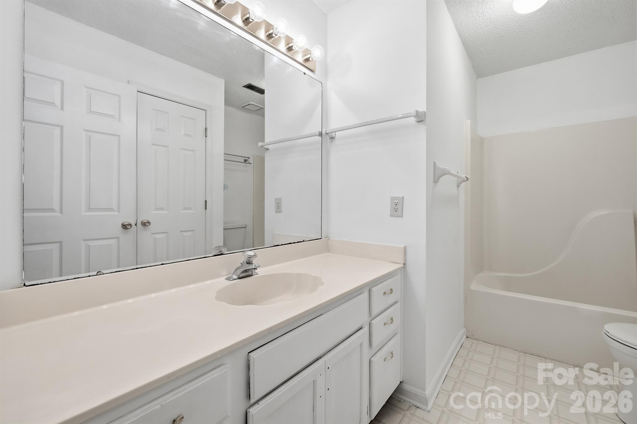 9426 Cantle Drive — Charlotte