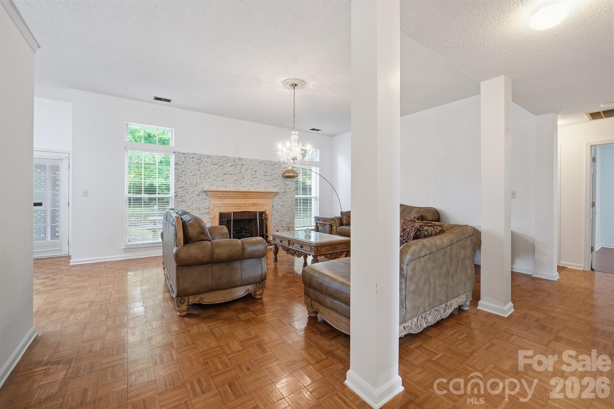 9426 Cantle Drive — Charlotte